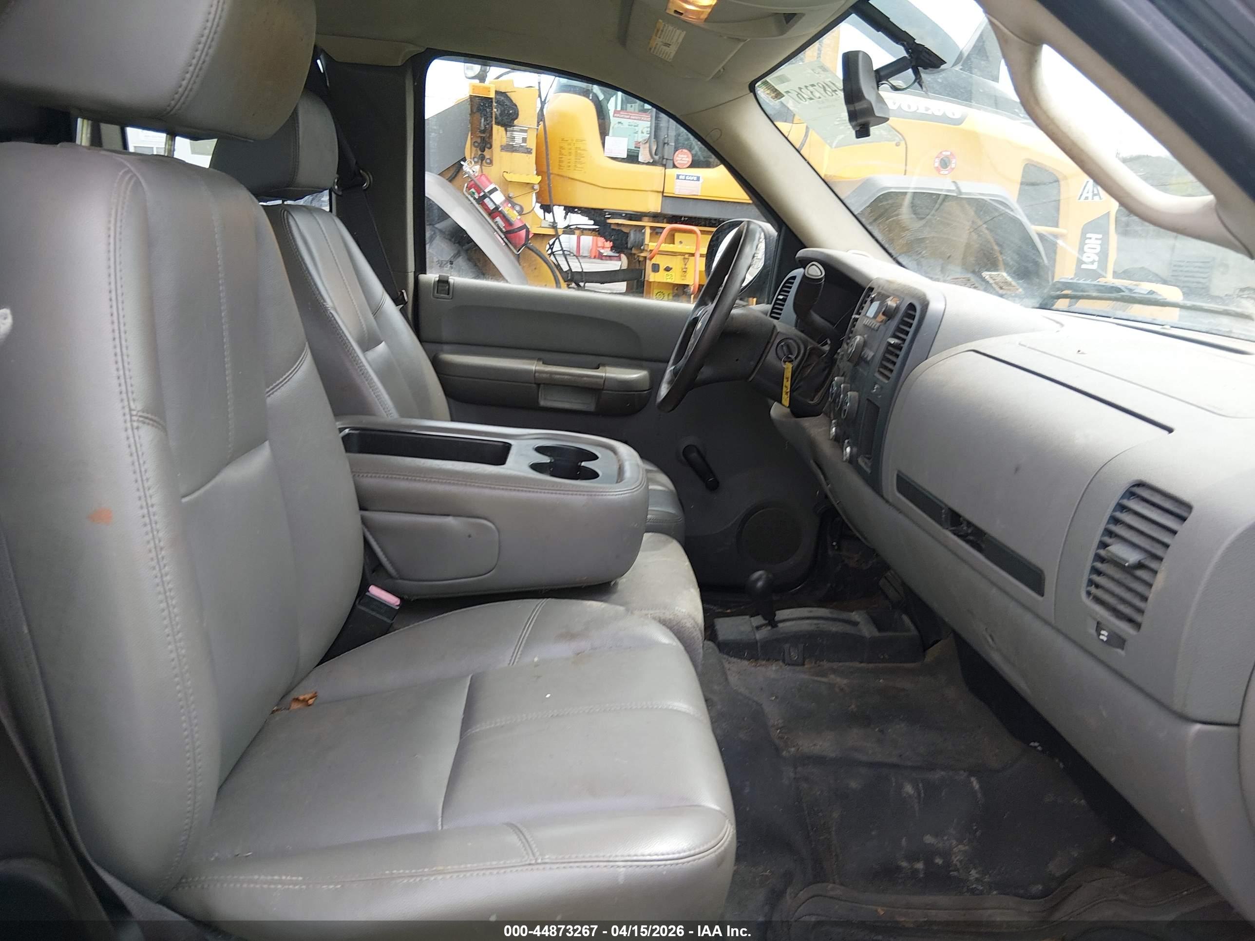 CHEVROLET SILVERADO image 5