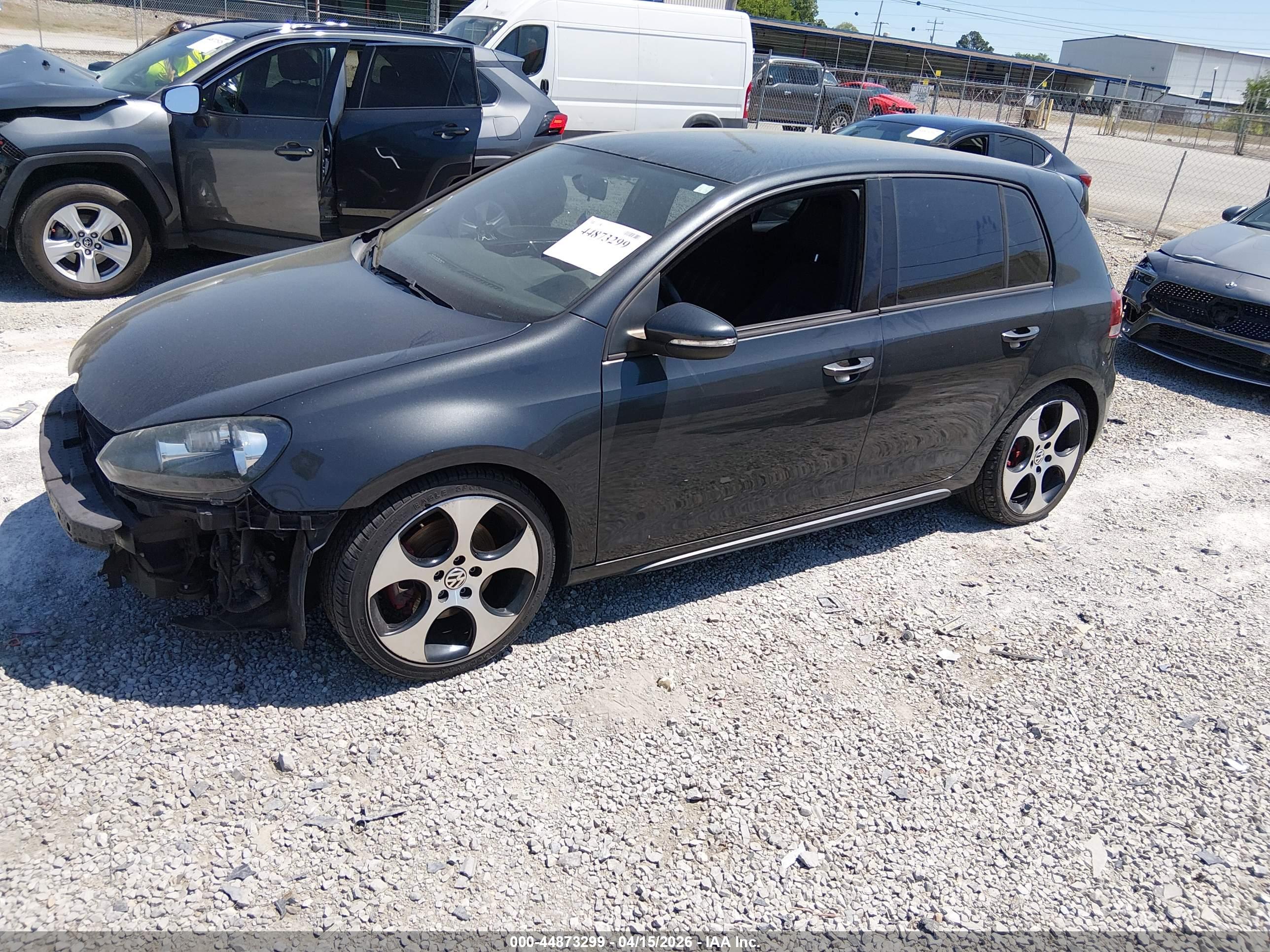 VOLKSWAGEN GTI image 2