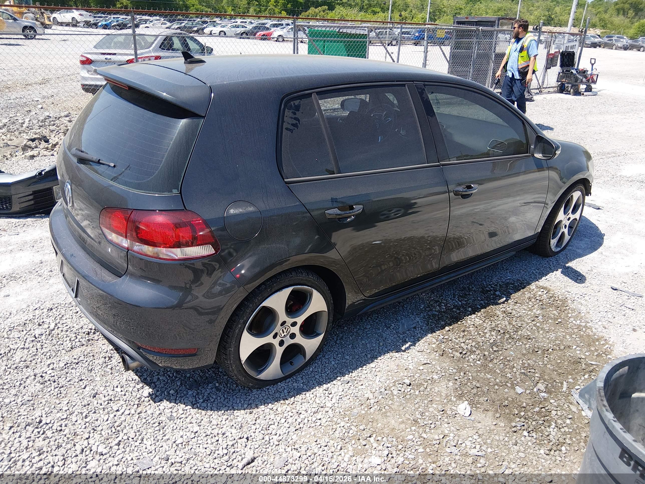 VOLKSWAGEN GTI image 4