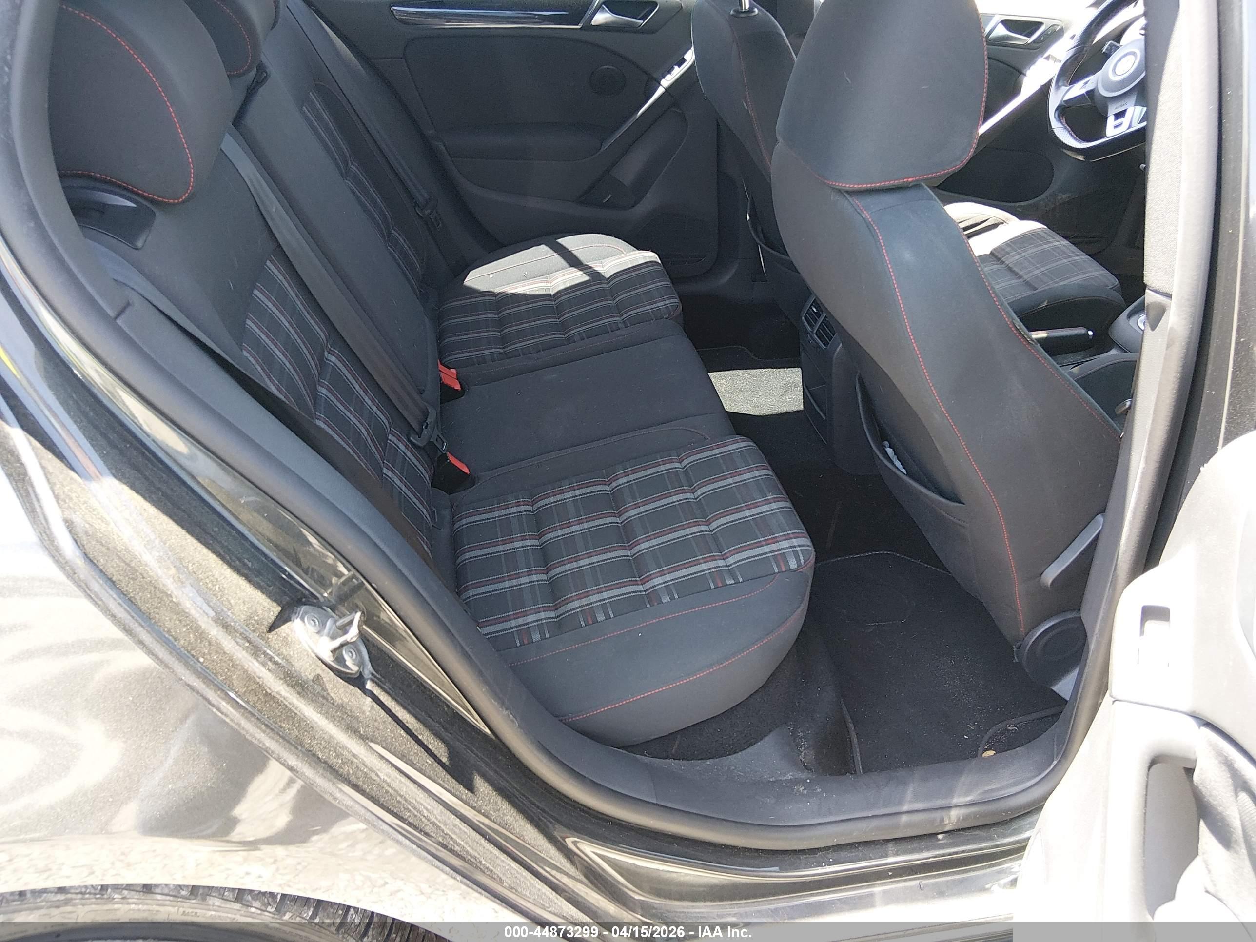 VOLKSWAGEN GTI image 8