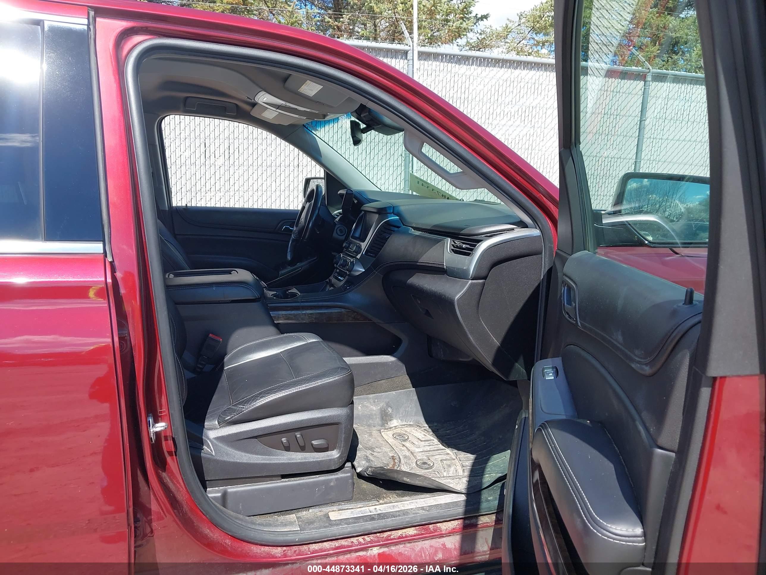 CHEVROLET SUBURBAN image 5