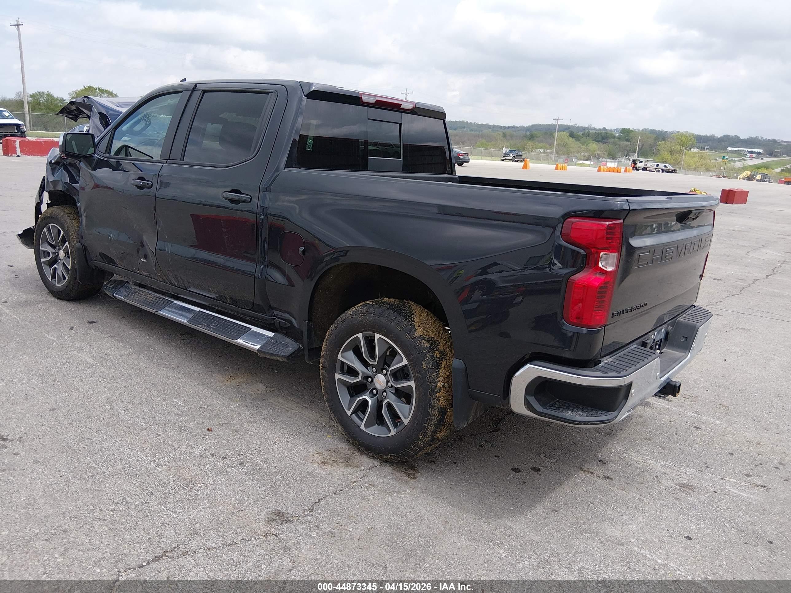 CHEVROLET SILVERADO image 3