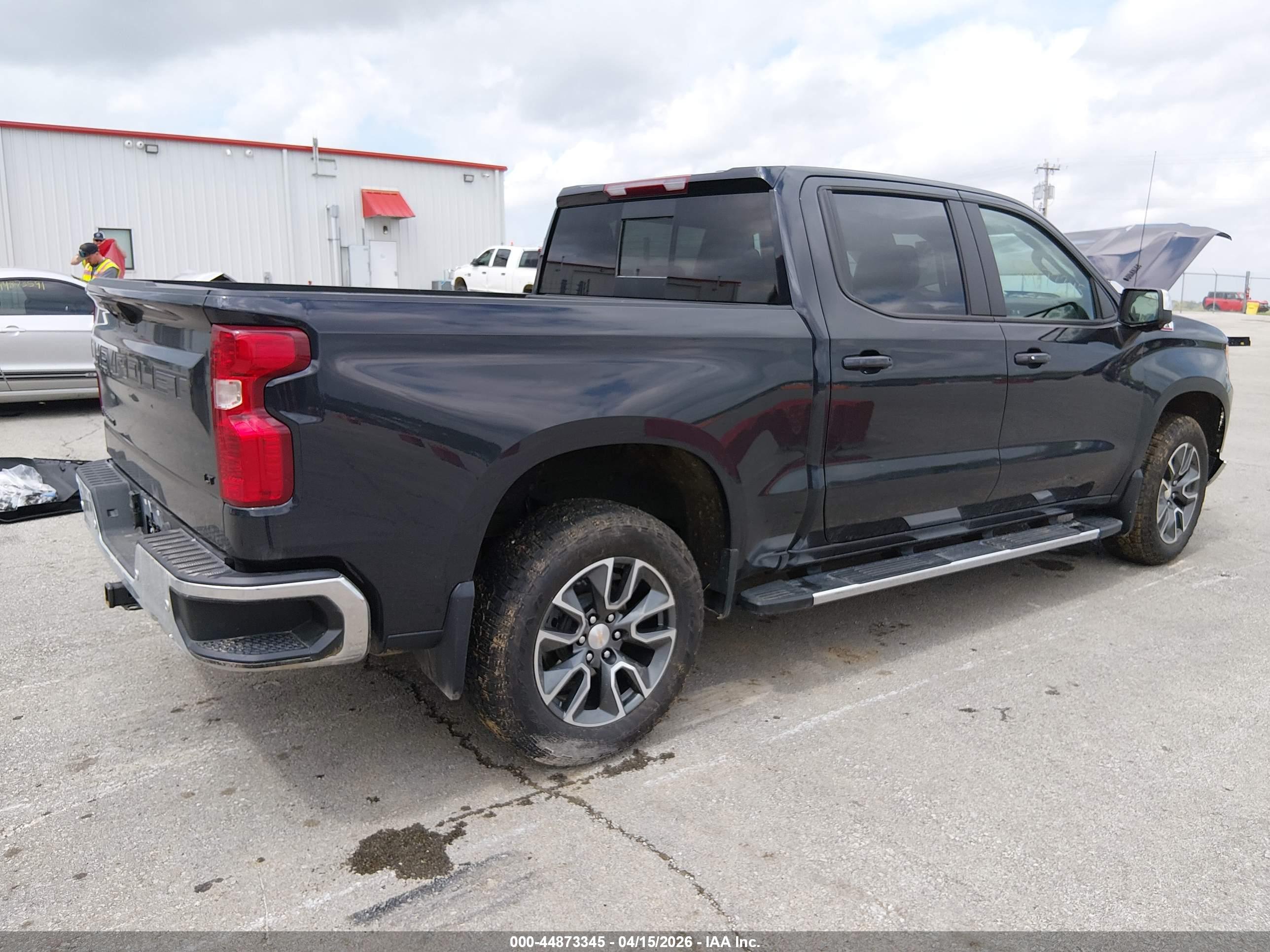 CHEVROLET SILVERADO image 4