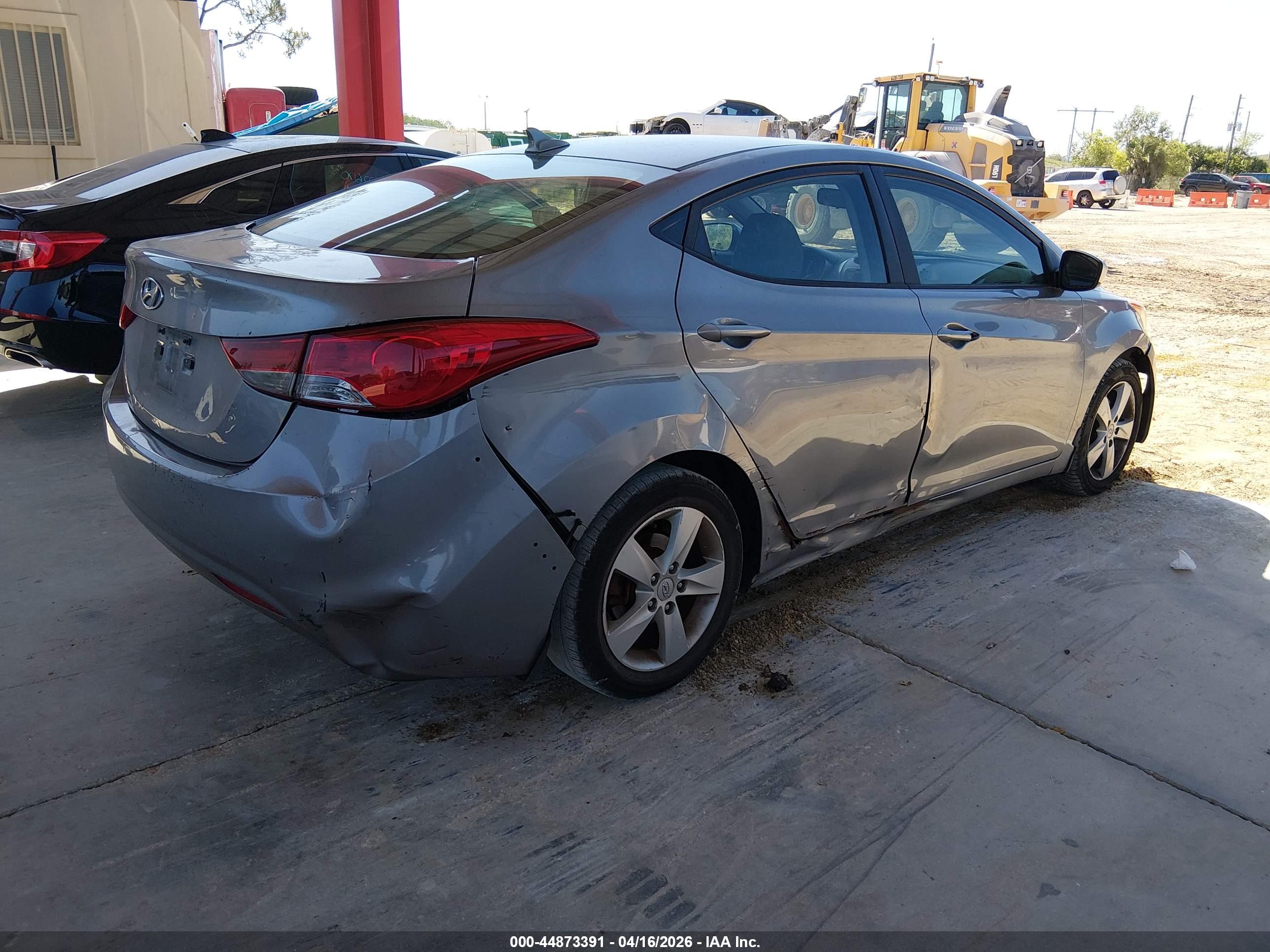 HYUNDAI ELANTRA image 4