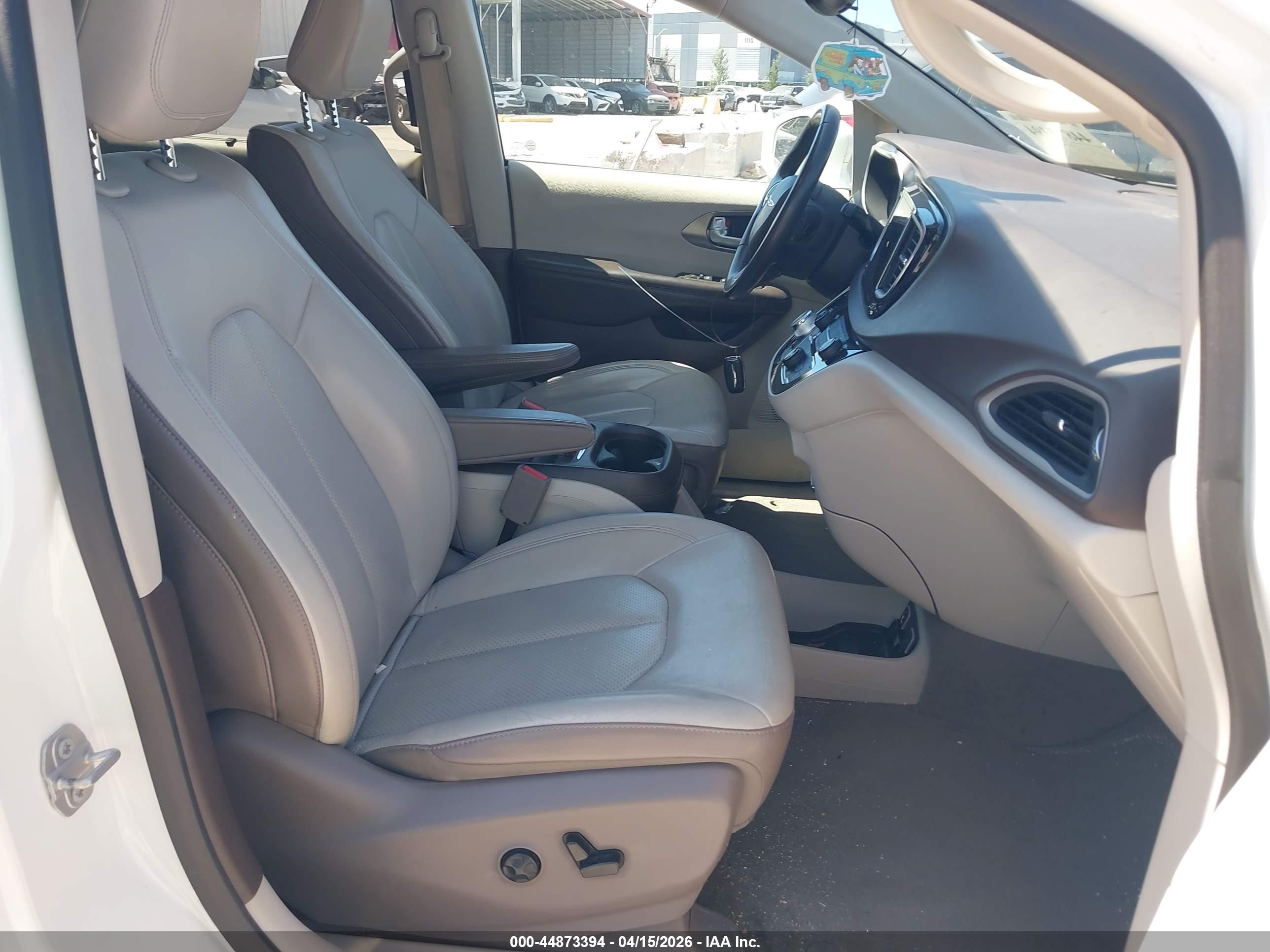 CHRYSLER PACIFICA image 5