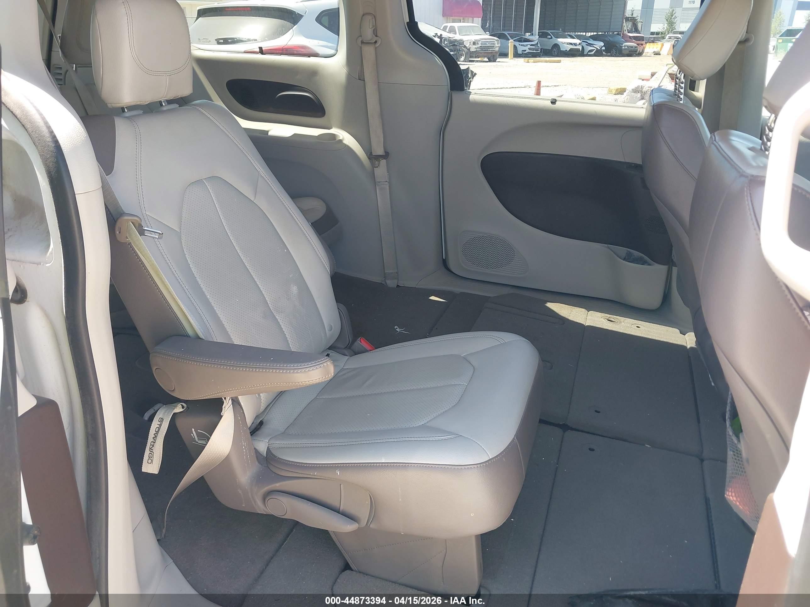 CHRYSLER PACIFICA image 8