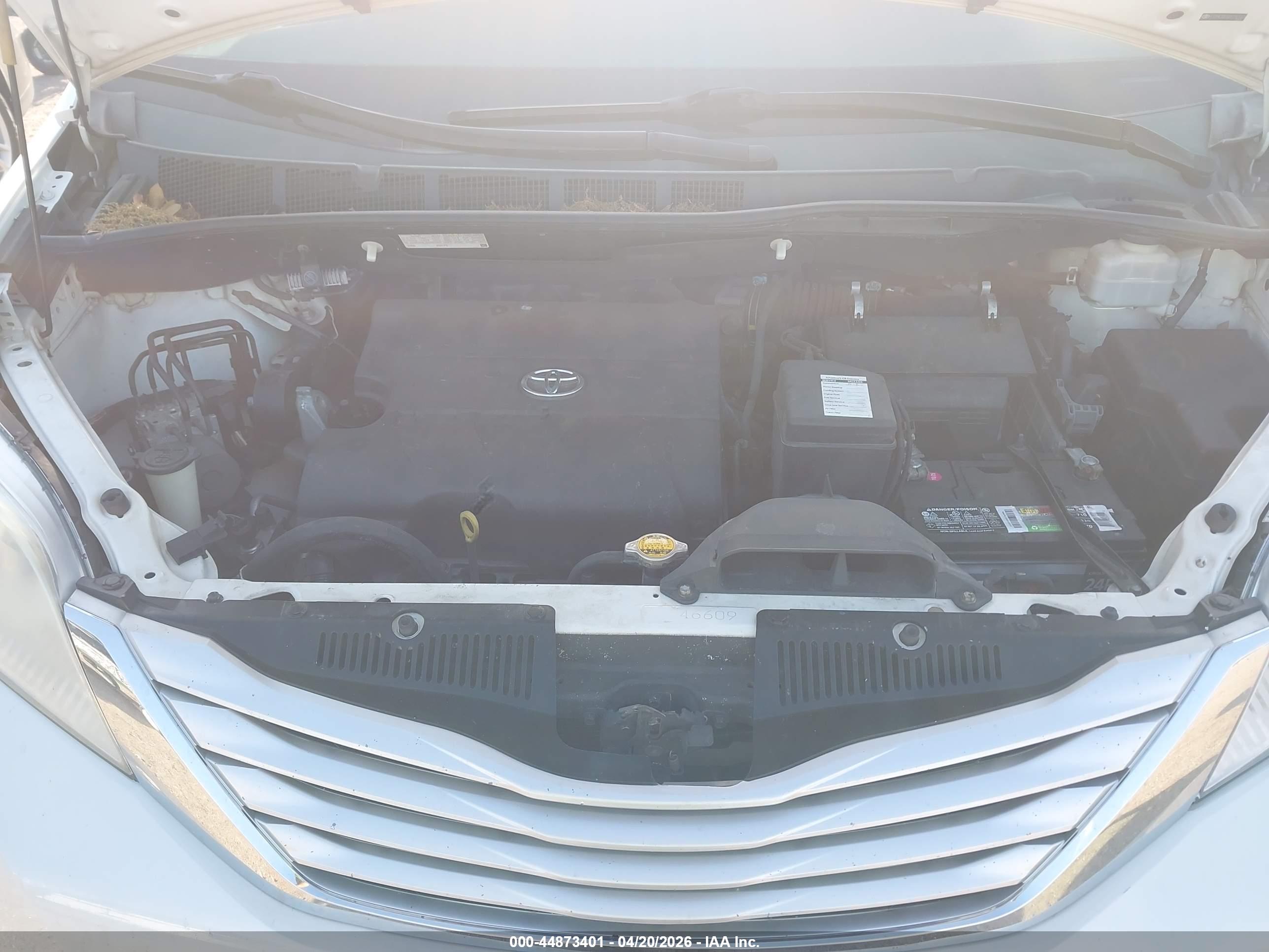 TOYOTA SIENNA image 10