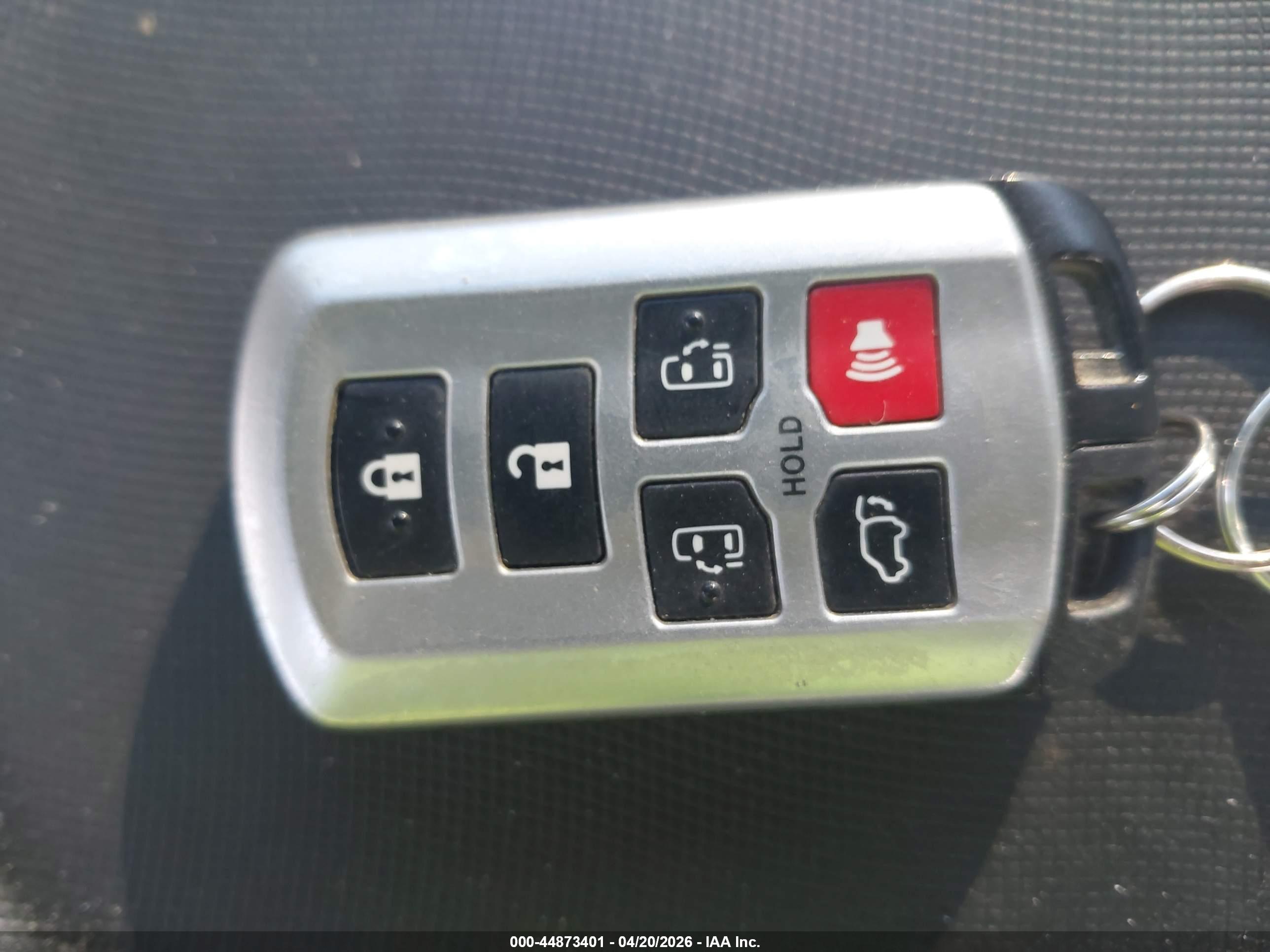 TOYOTA SIENNA image 11