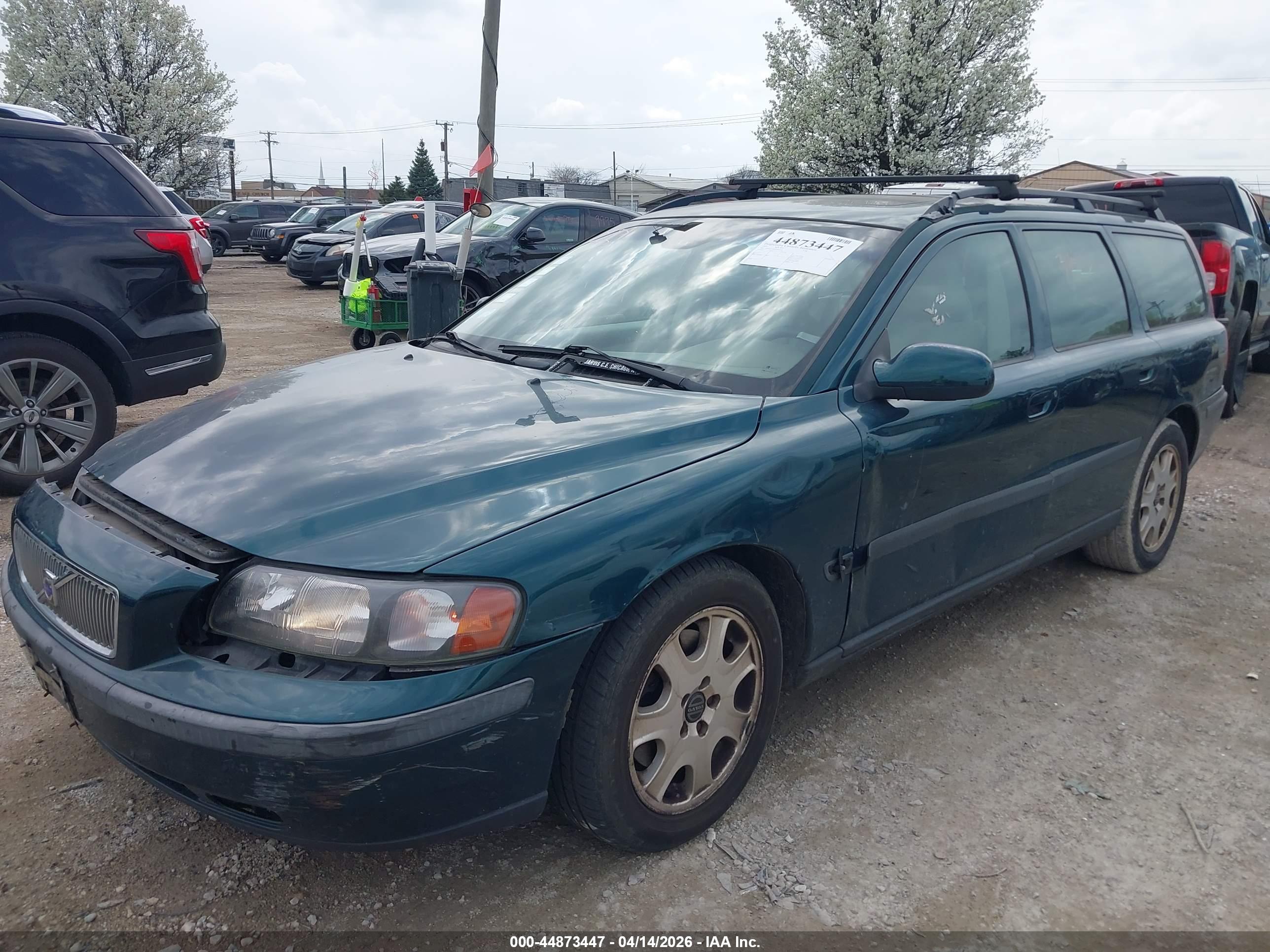 VOLVO V70 image 2