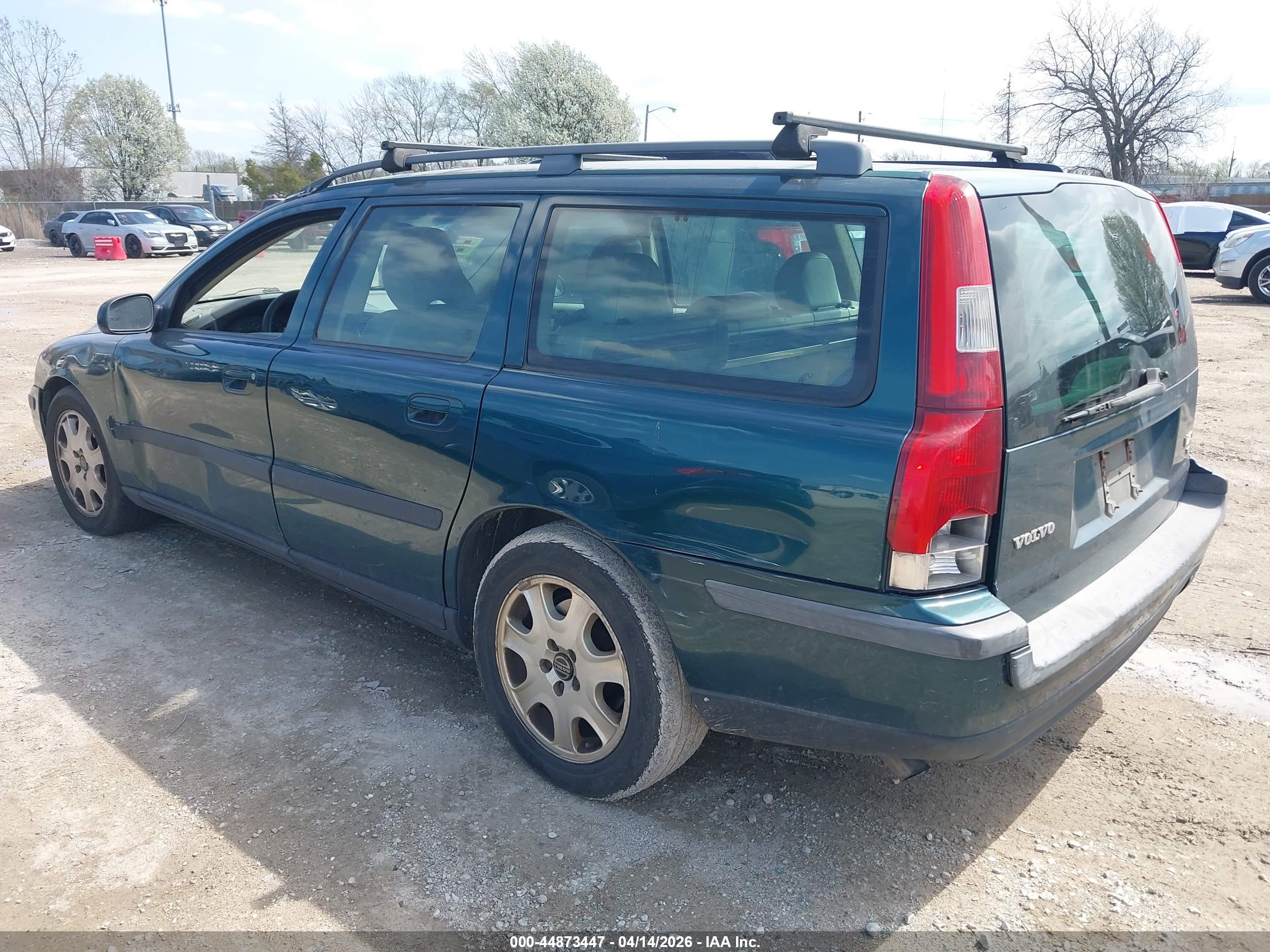 VOLVO V70 image 3