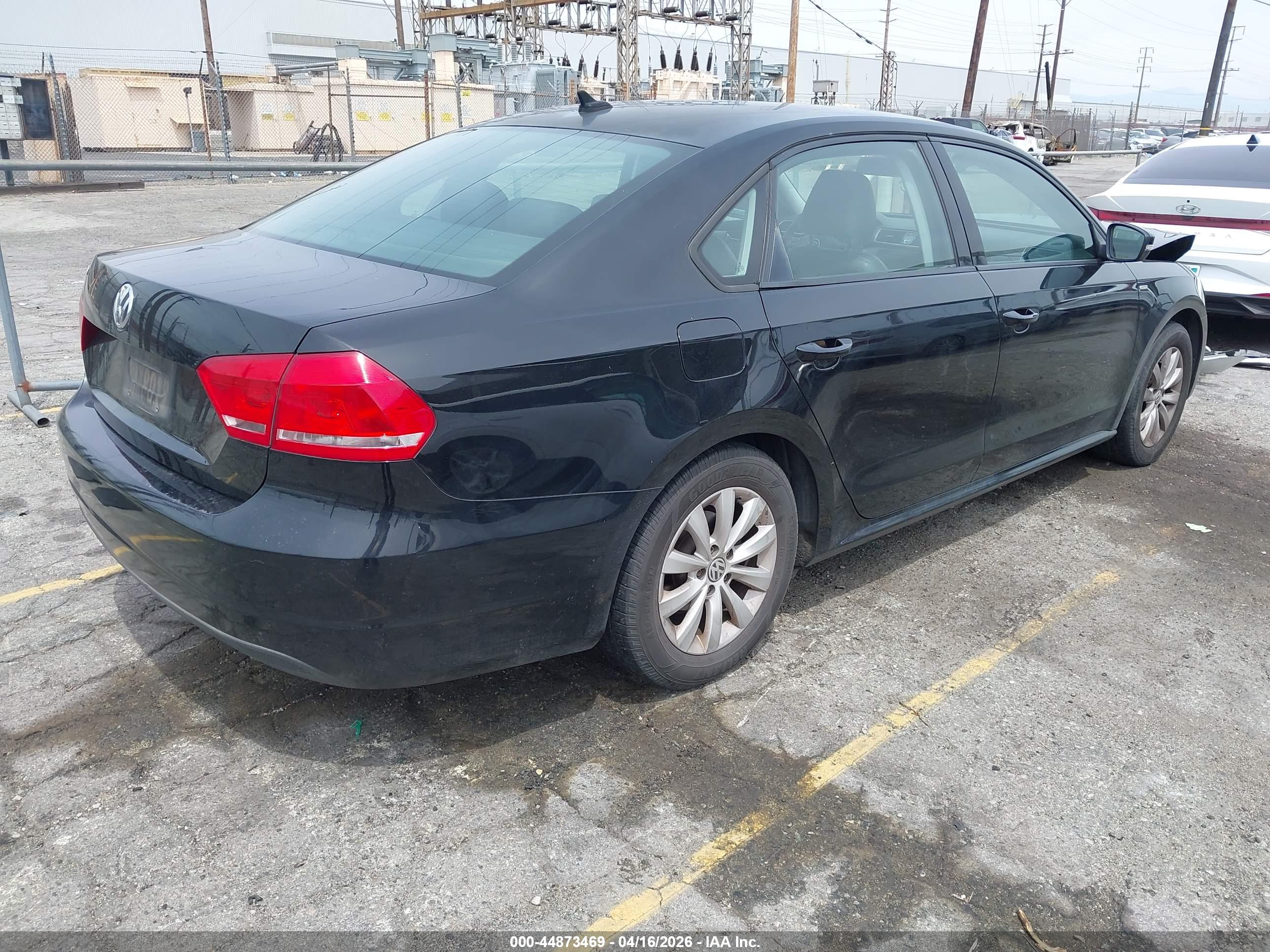 VOLKSWAGEN PASSAT image 4