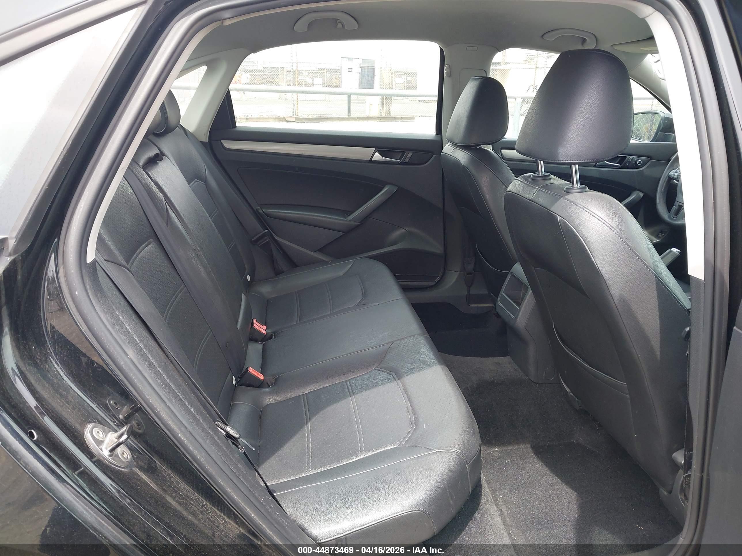 VOLKSWAGEN PASSAT image 8