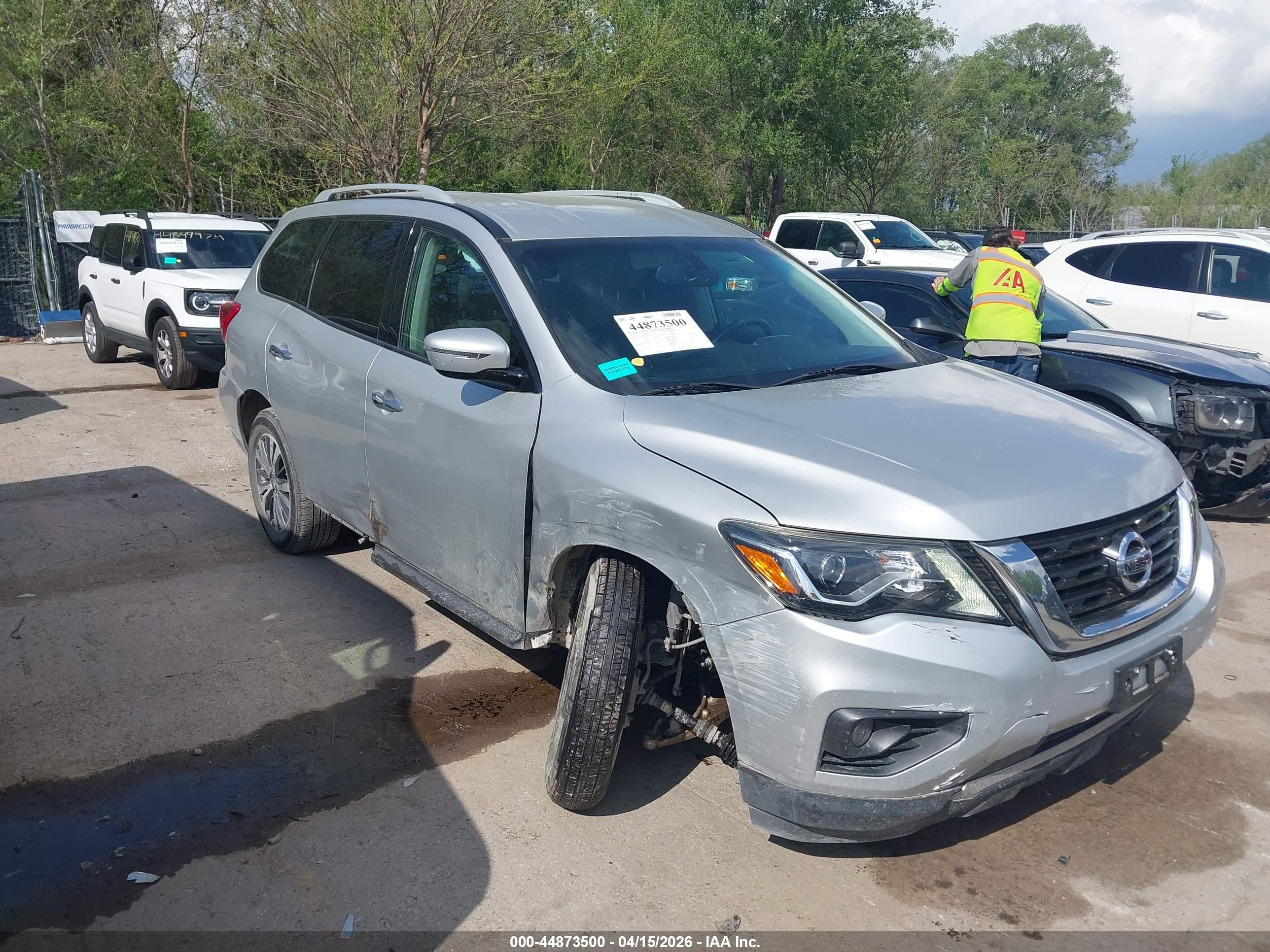 NISSAN PATHFINDER image 6