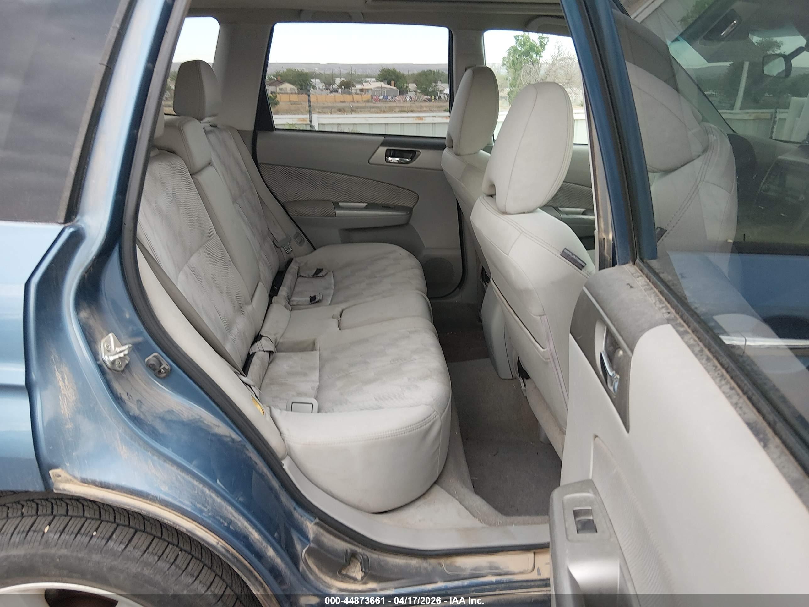 SUBARU FORESTER image 8