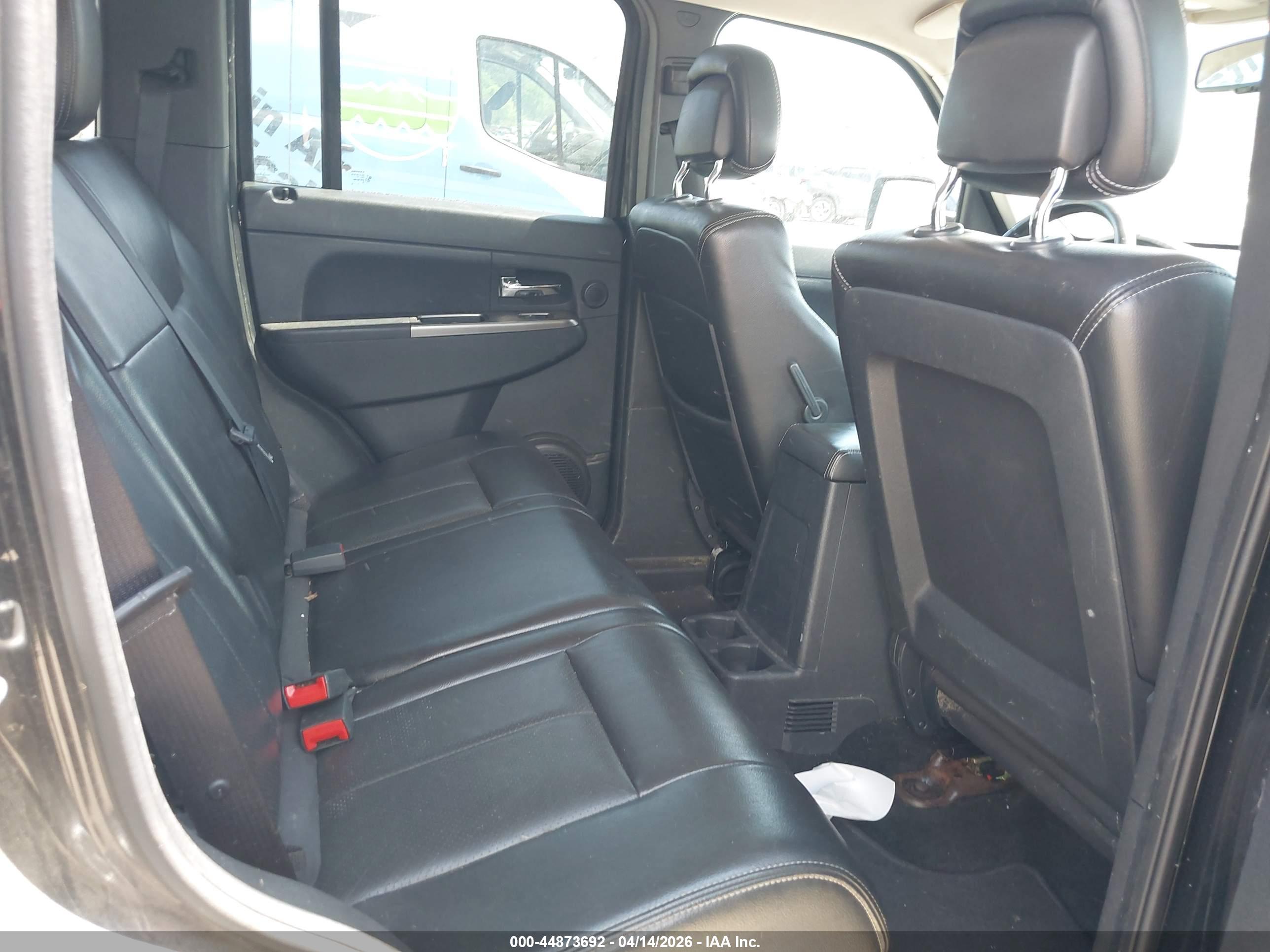 JEEP LIBERTY image 8