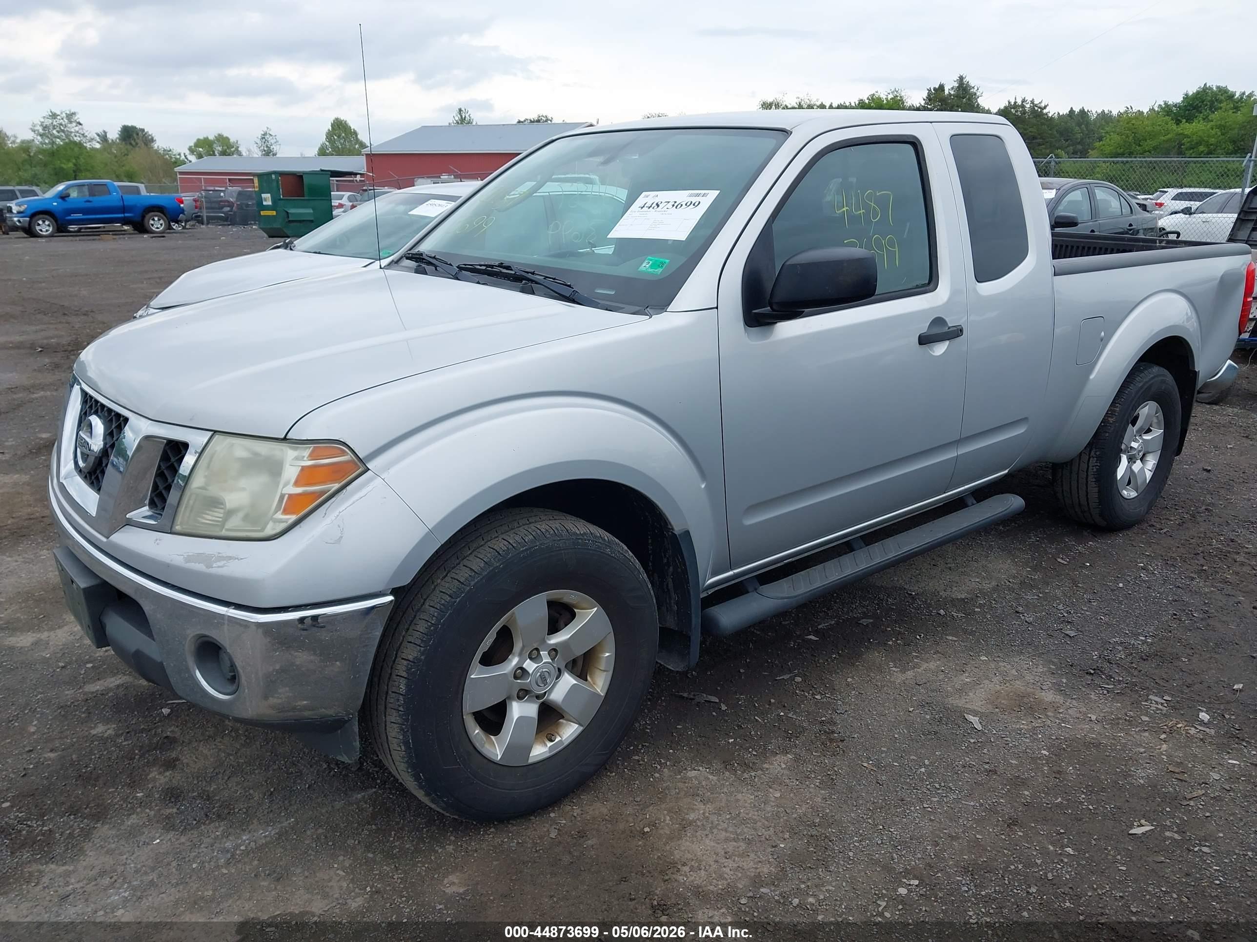 NISSAN FRONTIER image 2