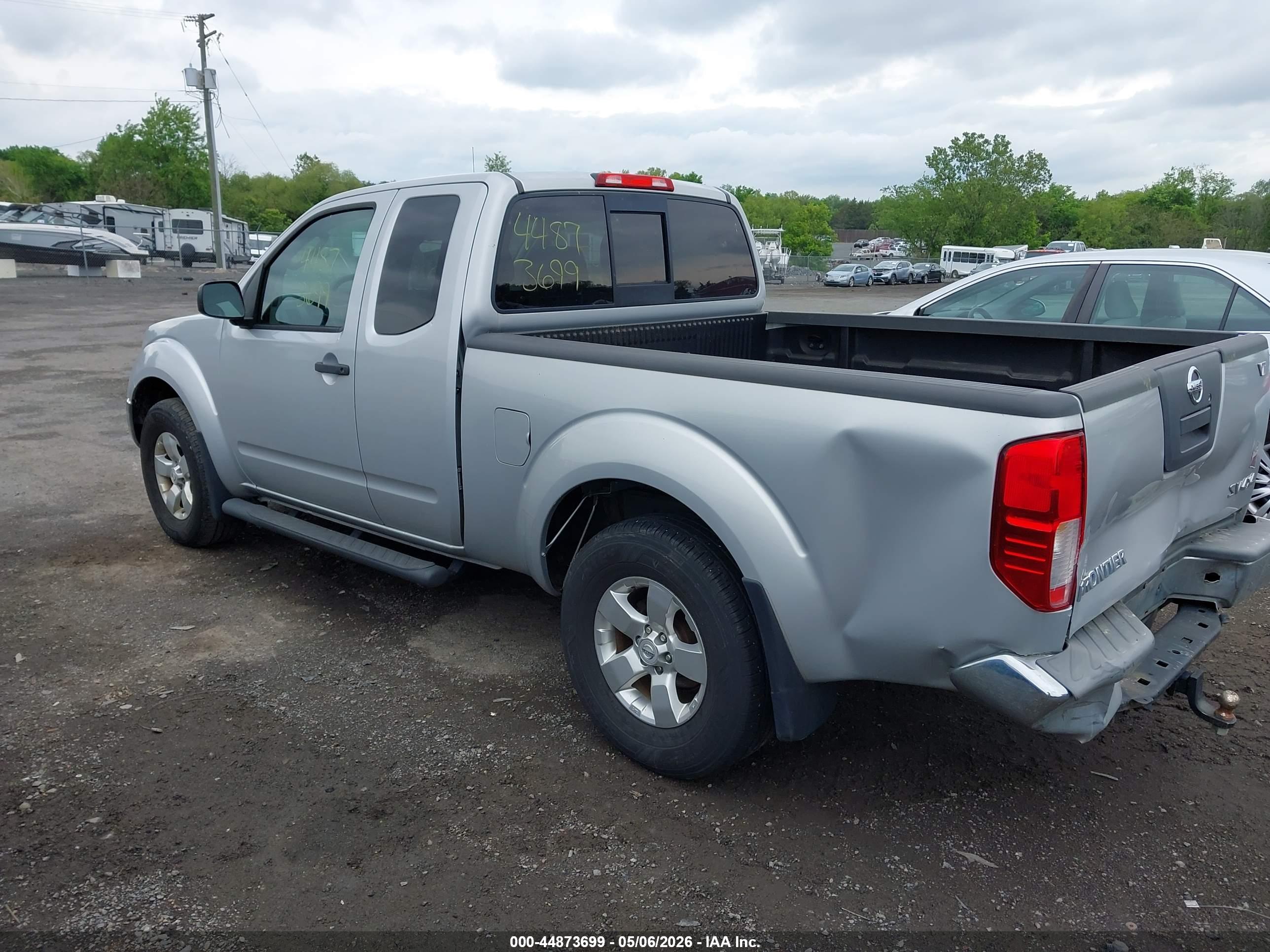 NISSAN FRONTIER image 3