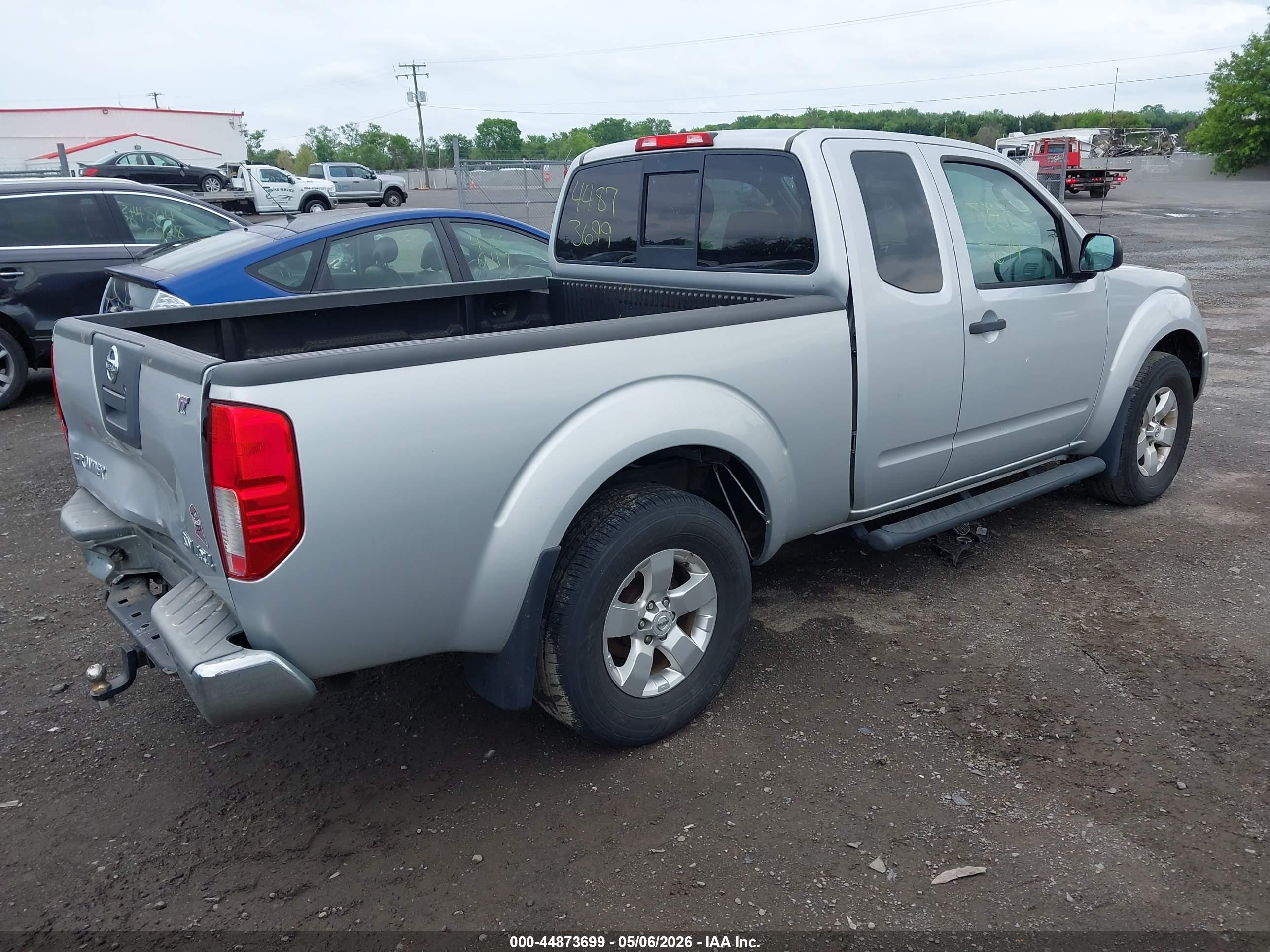 NISSAN FRONTIER image 4