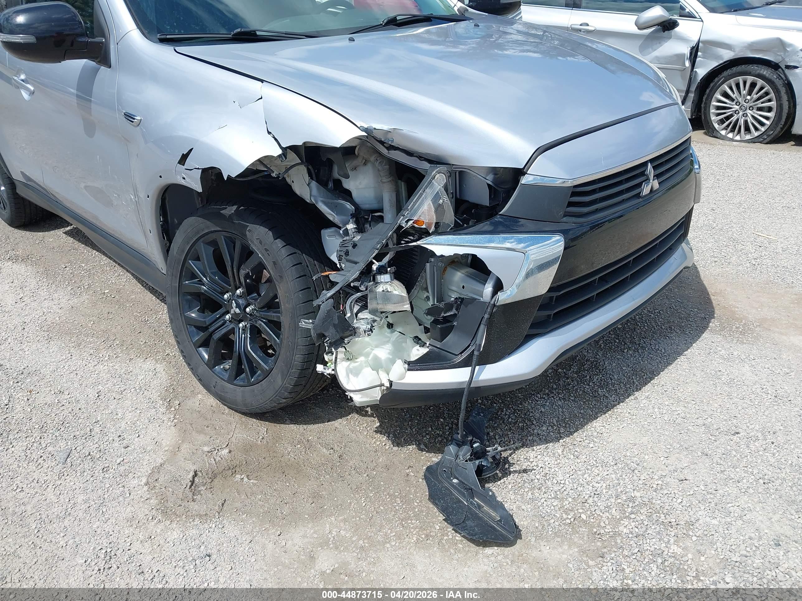 MITSUBISHI OUTLANDER image 6