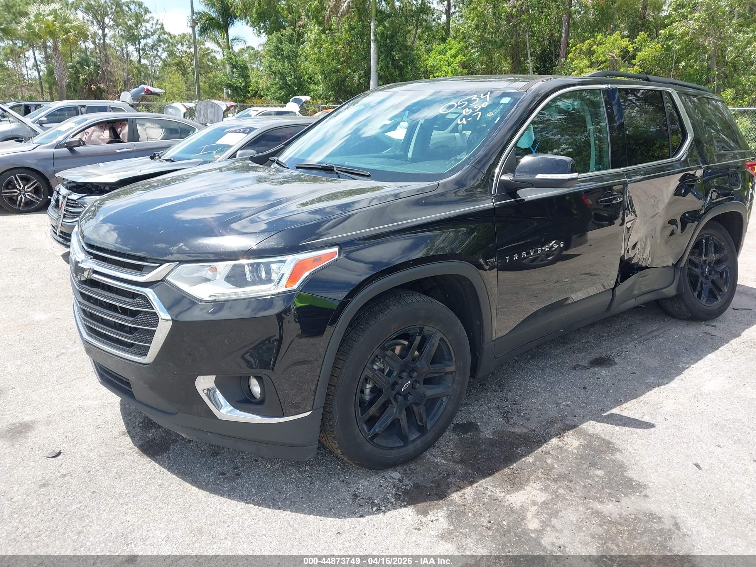 CHEVROLET TRAVERSE image 2