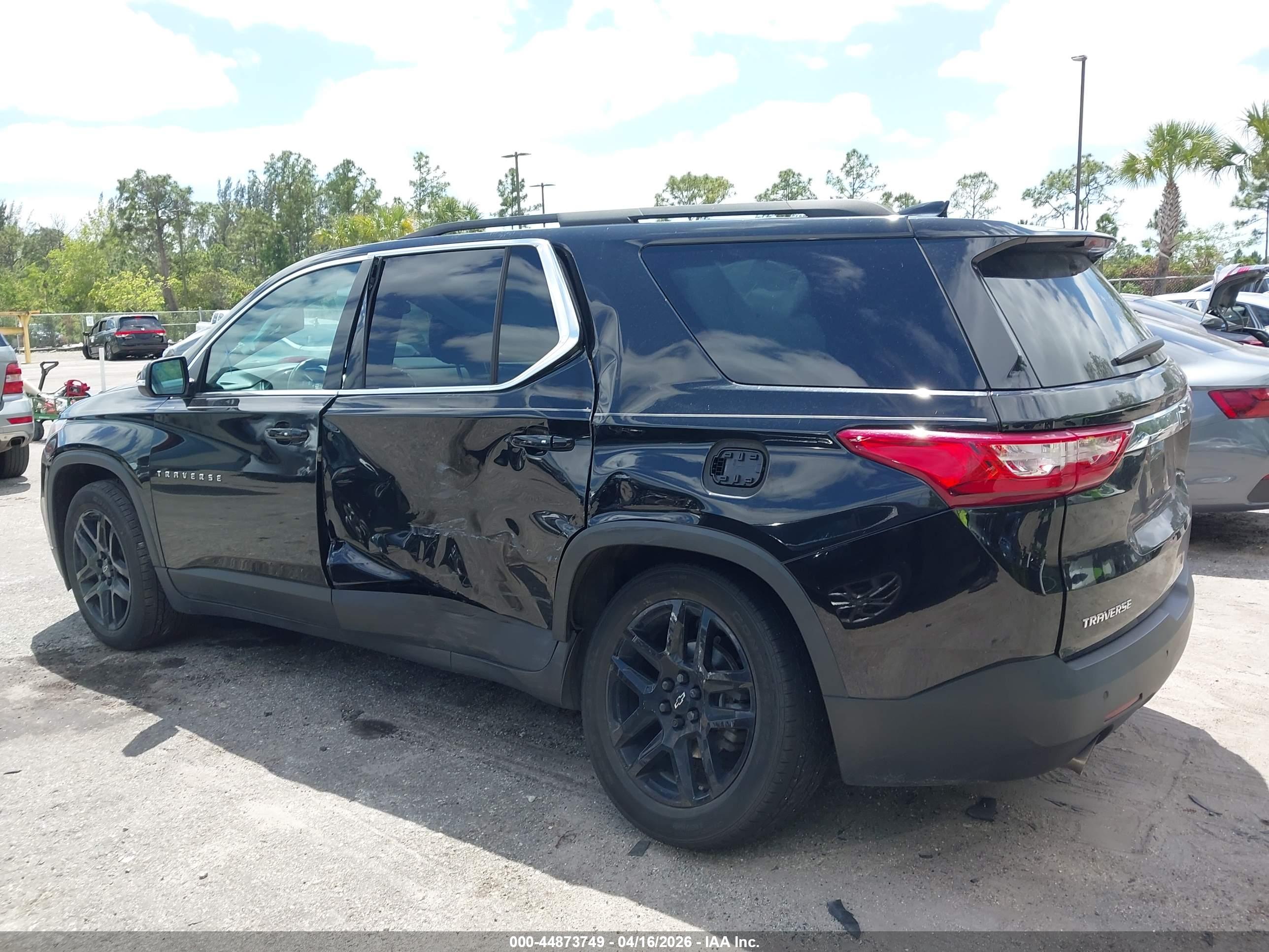 CHEVROLET TRAVERSE image 3