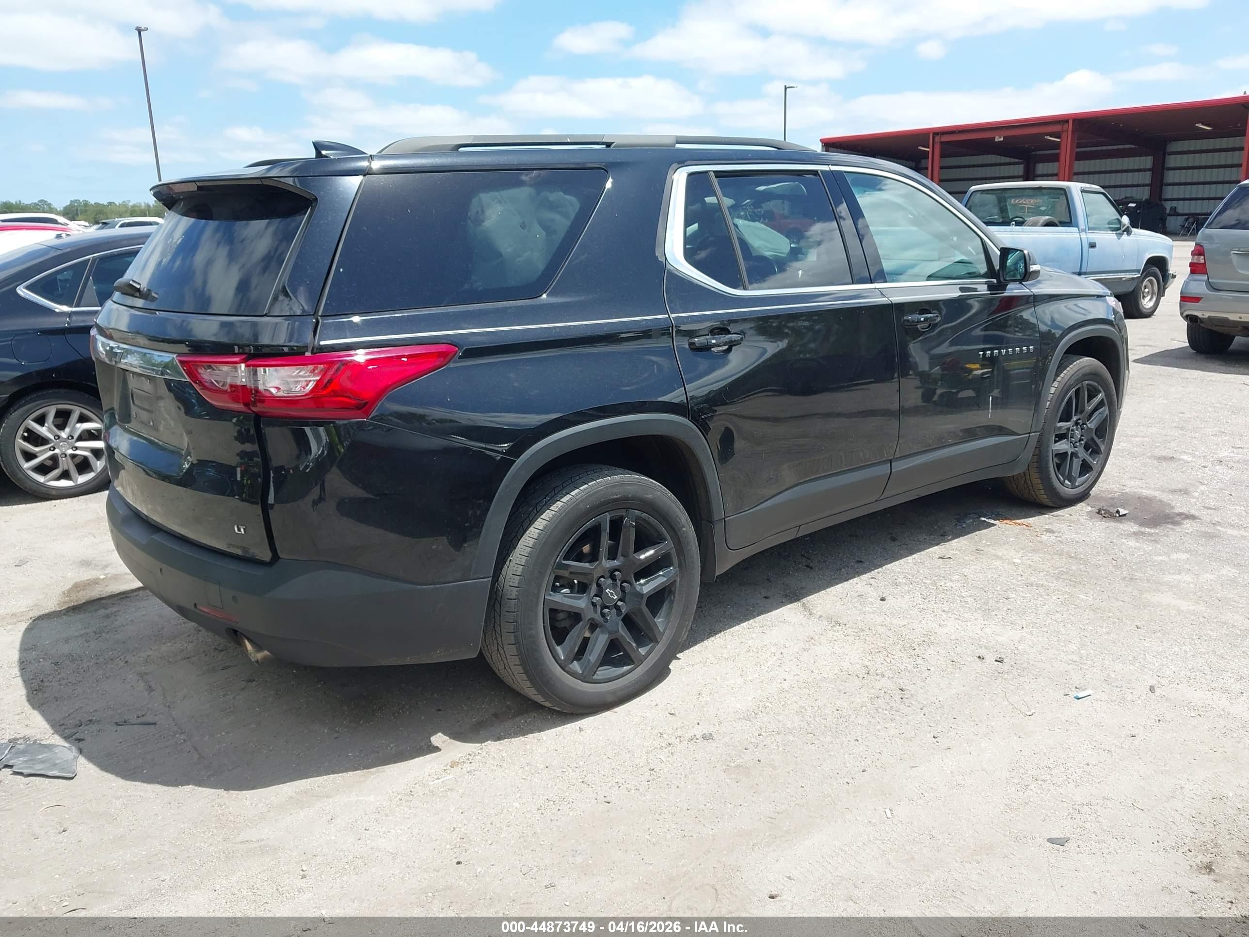 CHEVROLET TRAVERSE image 4