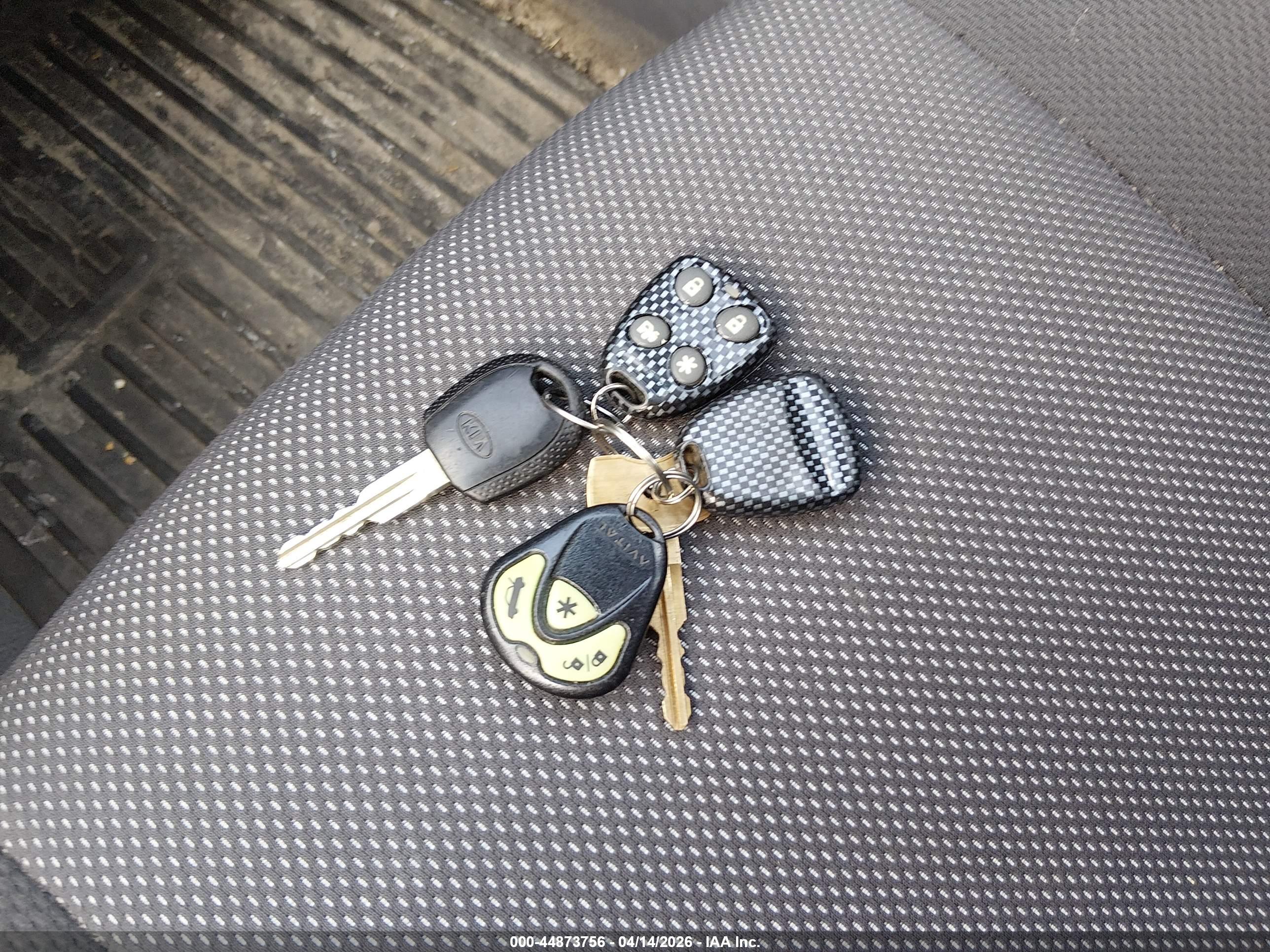 KIA RIO image 11