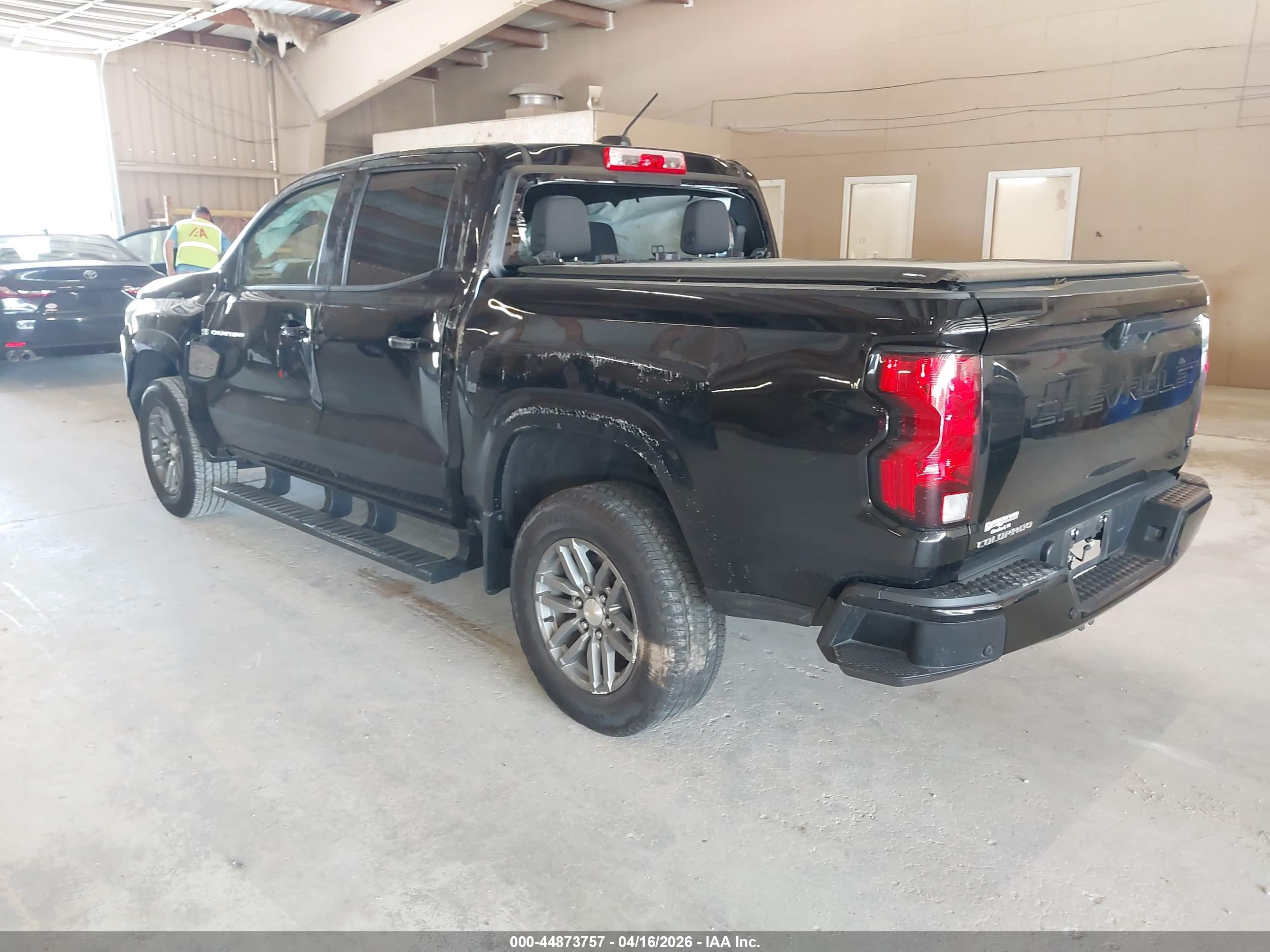 CHEVROLET COLORADO image 3