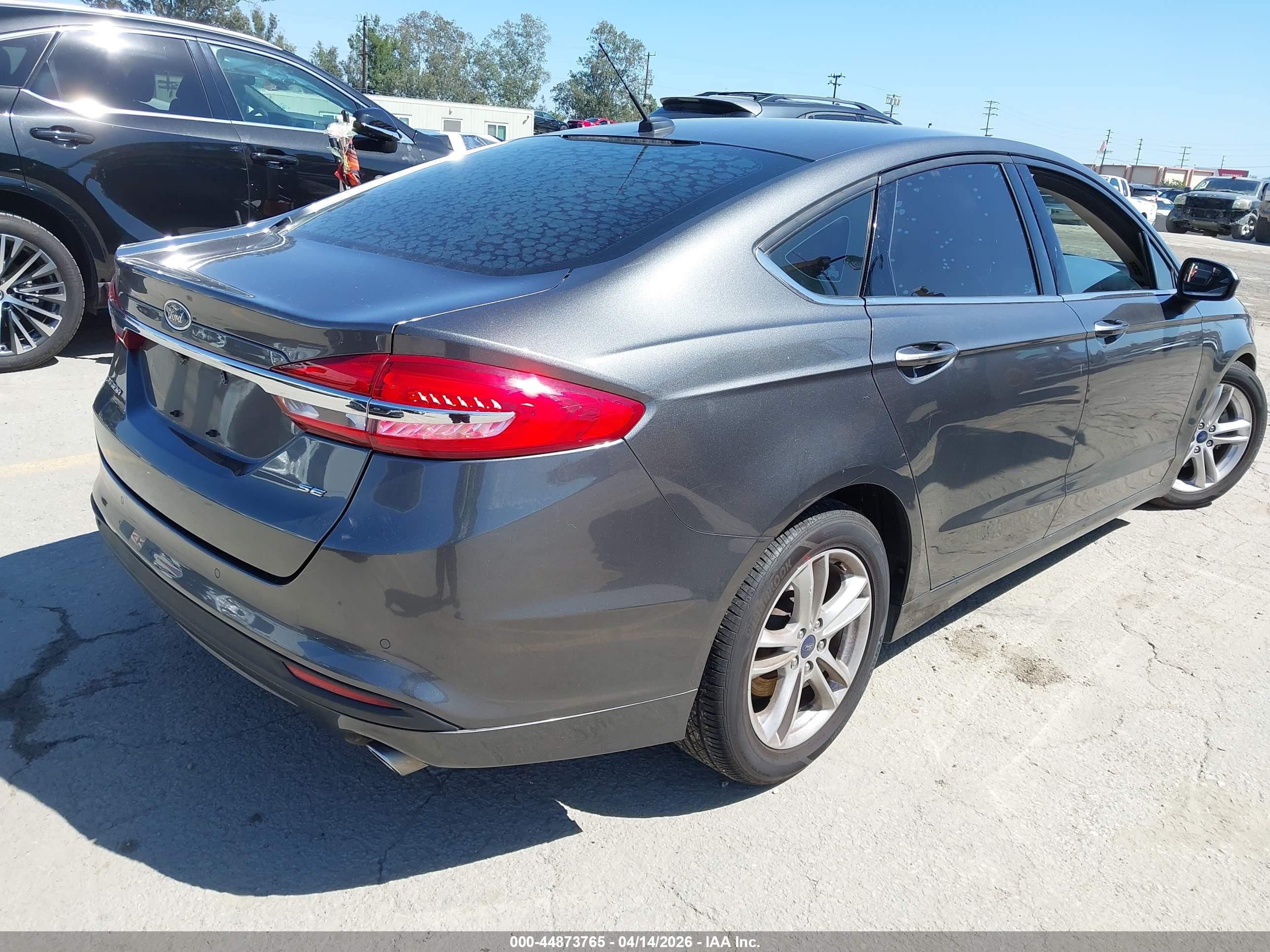 FORD FUSION image 4
