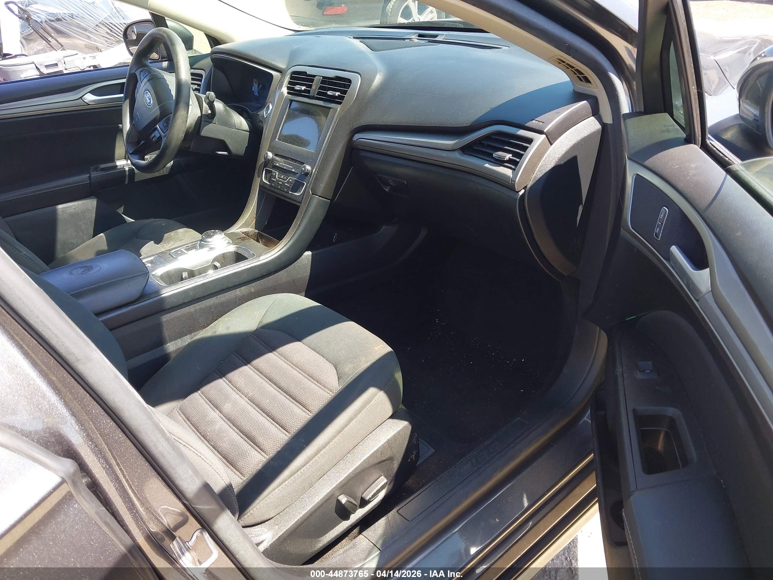 FORD FUSION image 5