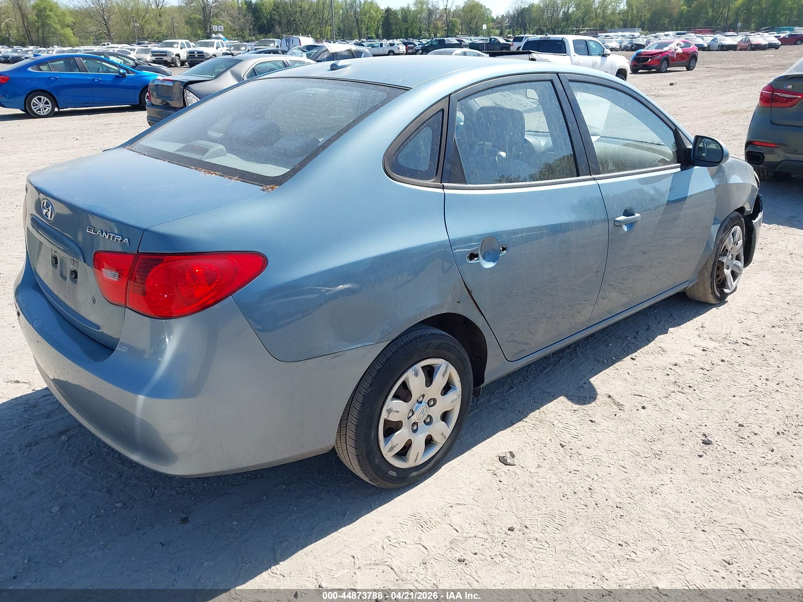 HYUNDAI ELANTRA image 4