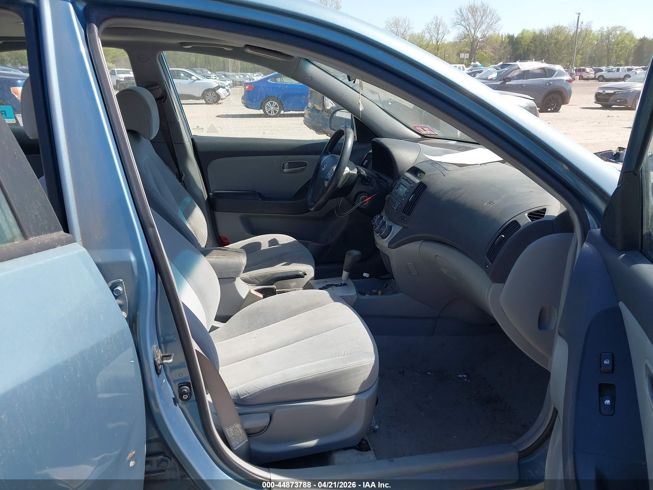 HYUNDAI ELANTRA image 5