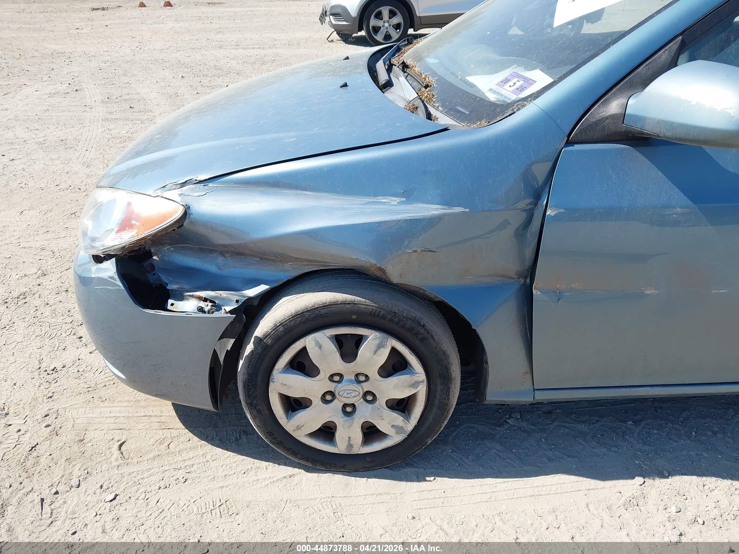 HYUNDAI ELANTRA image 6