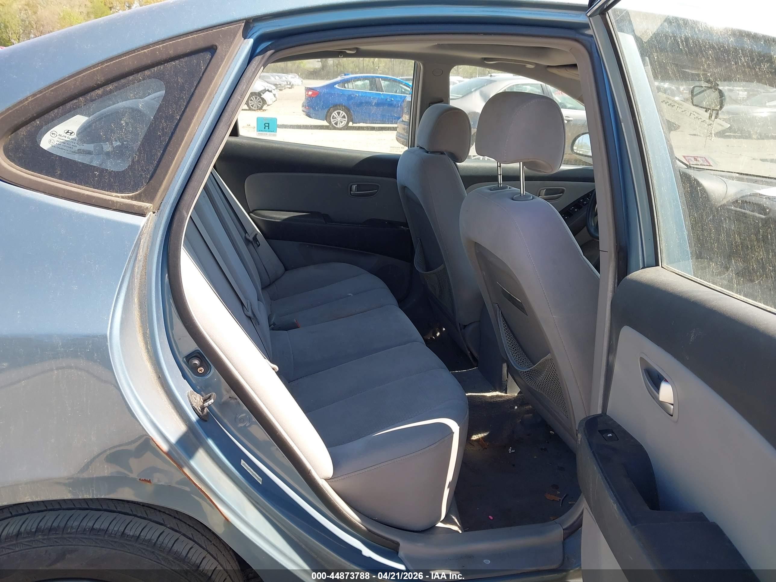 HYUNDAI ELANTRA image 8