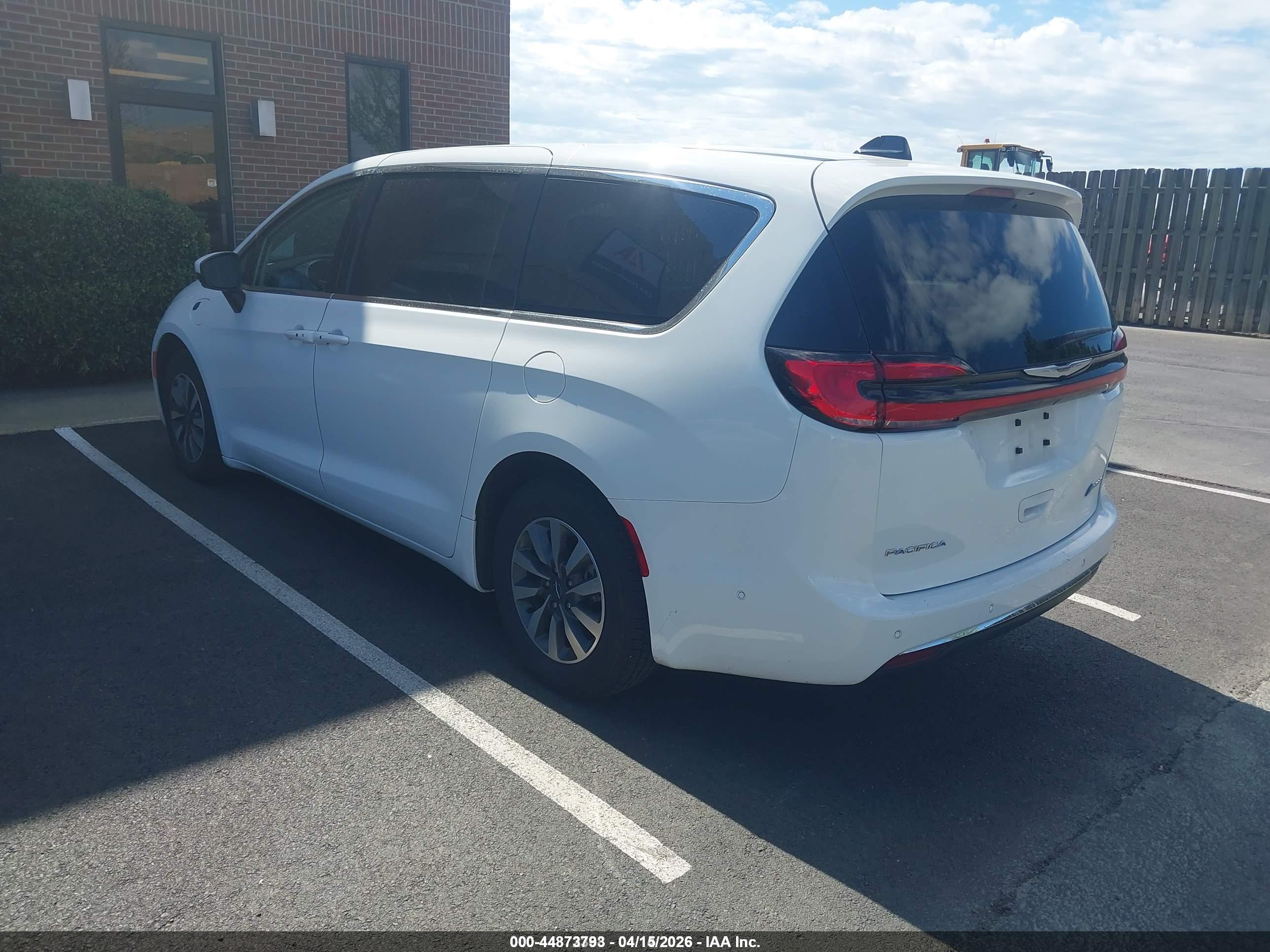 CHRYSLER PACIFICA image 3