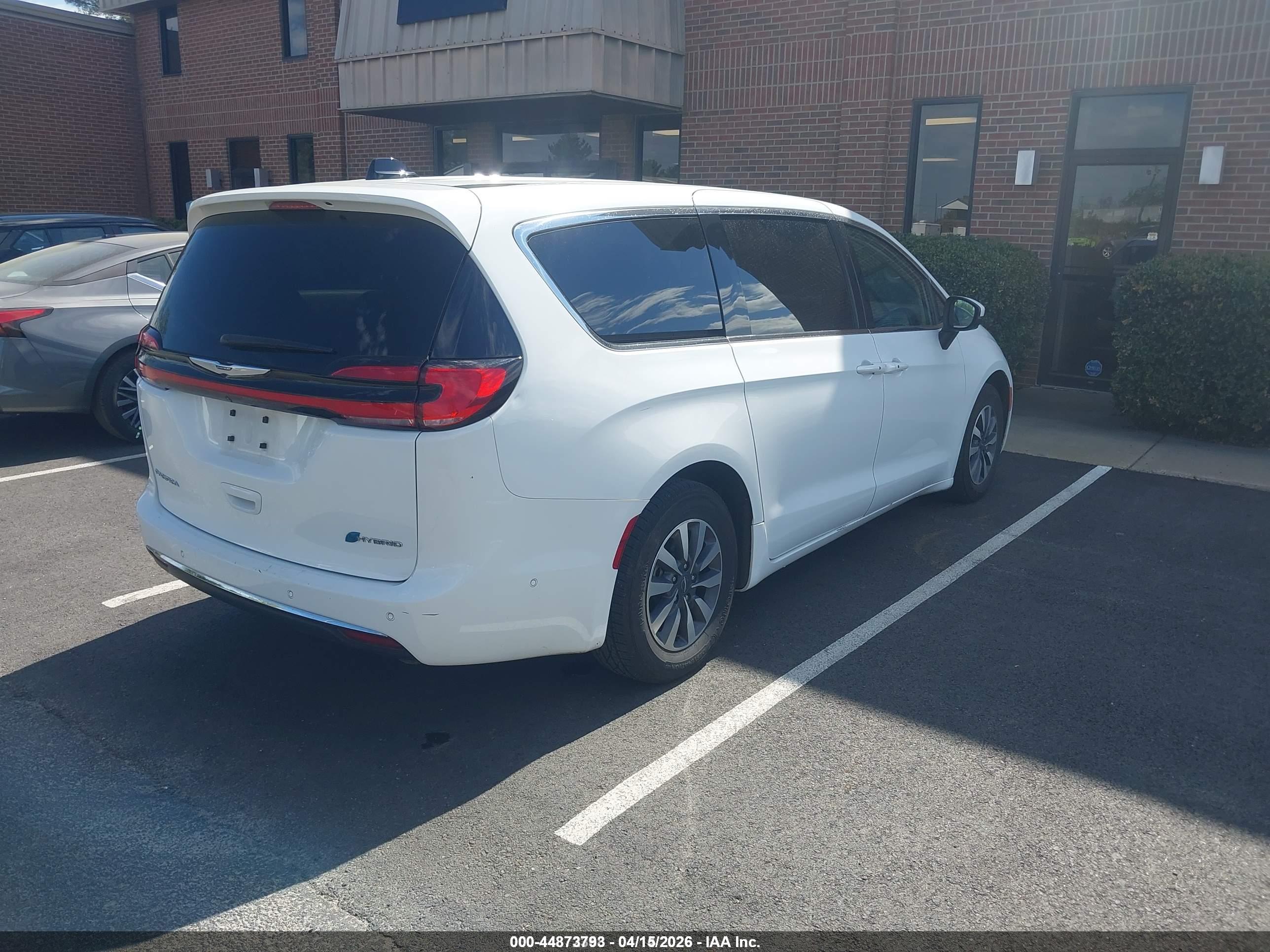 CHRYSLER PACIFICA image 4