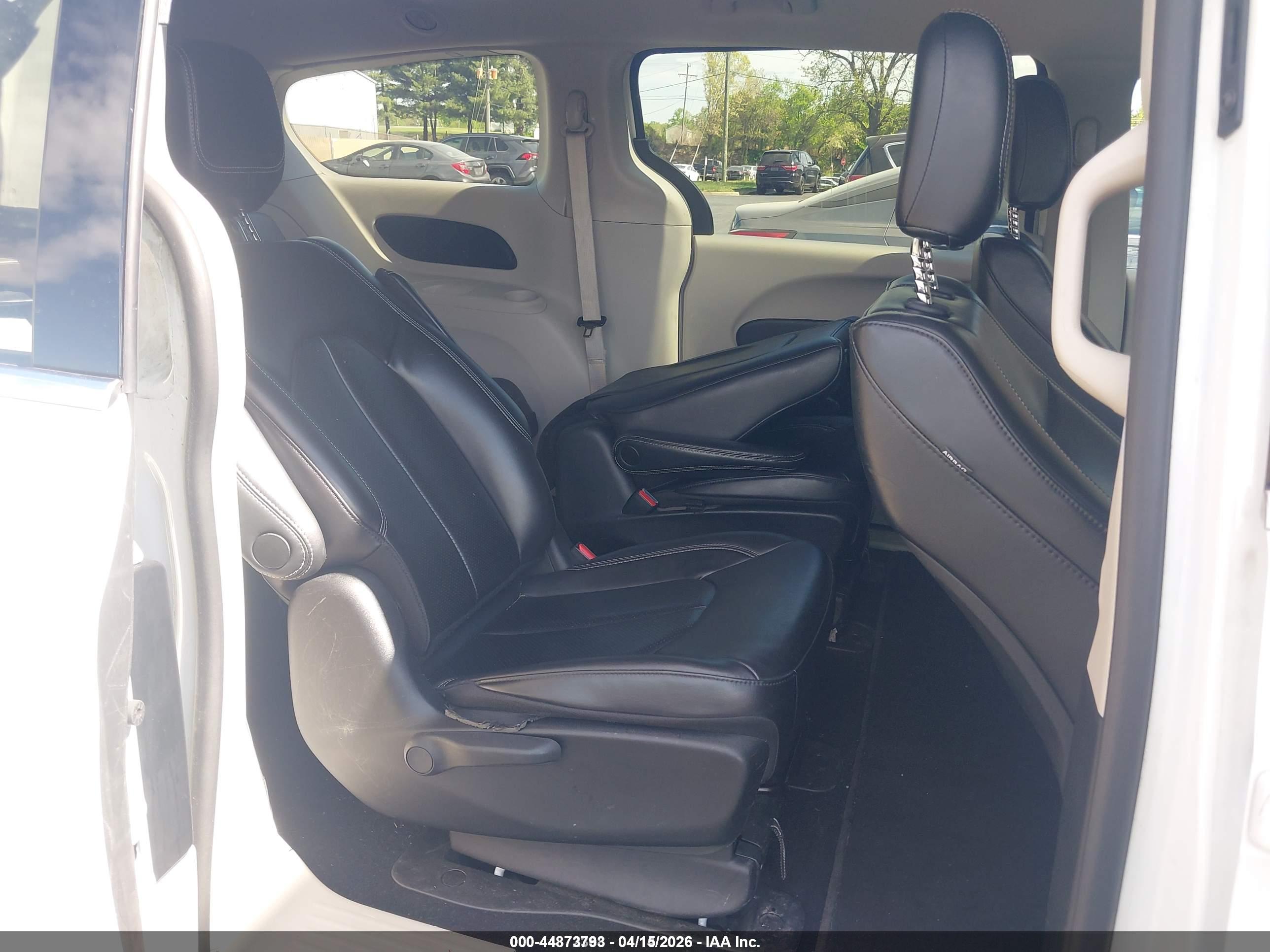 CHRYSLER PACIFICA image 8