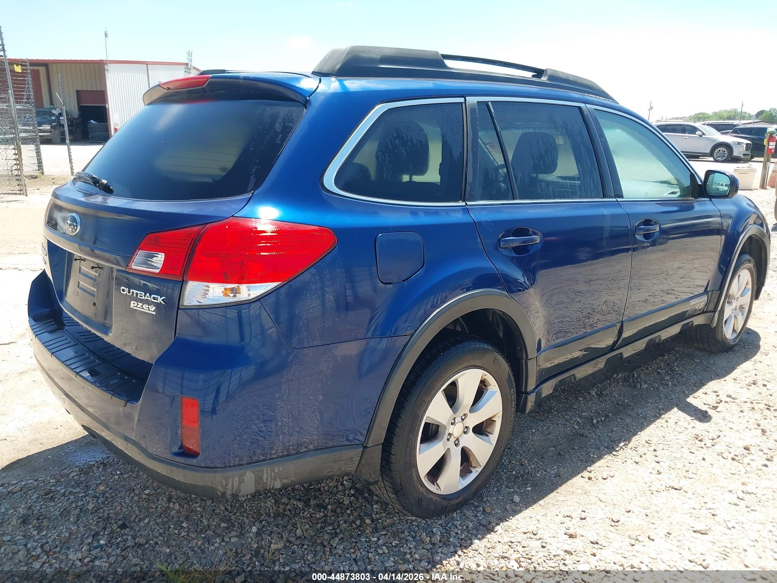 SUBARU OUTBACK image 4
