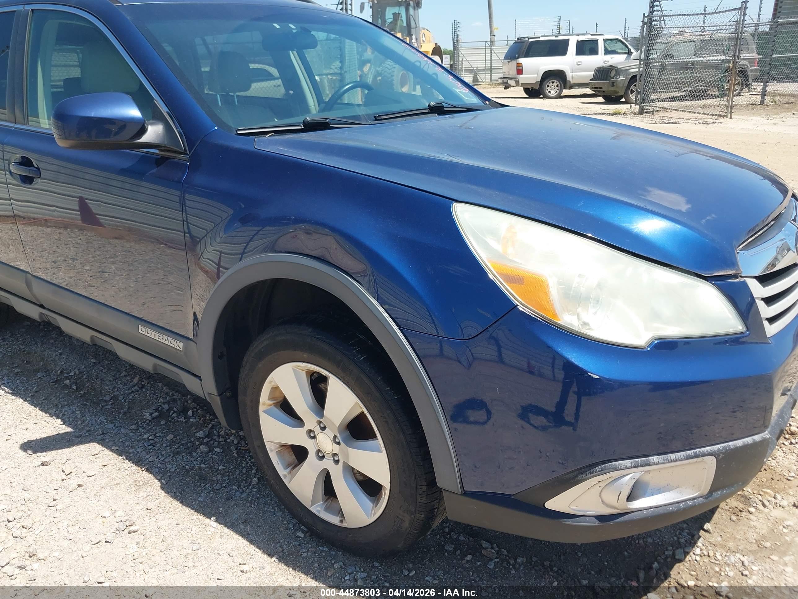 SUBARU OUTBACK image 6
