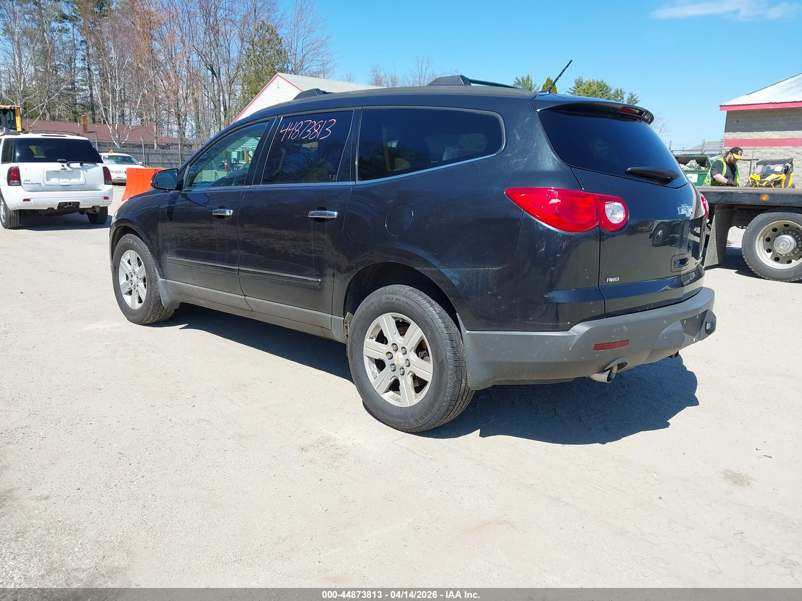 CHEVROLET TRAVERSE image 3
