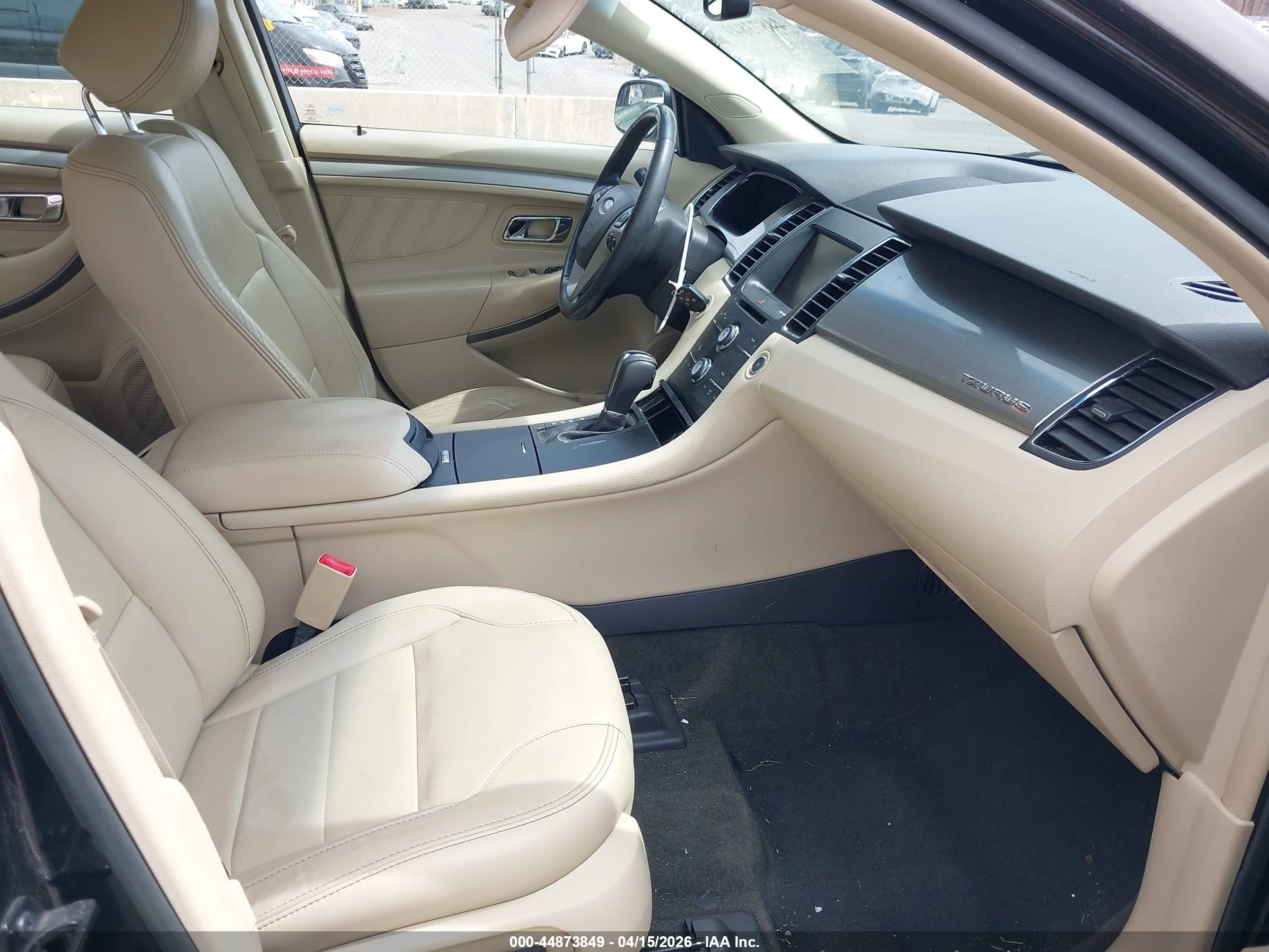 FORD TAURUS image 5