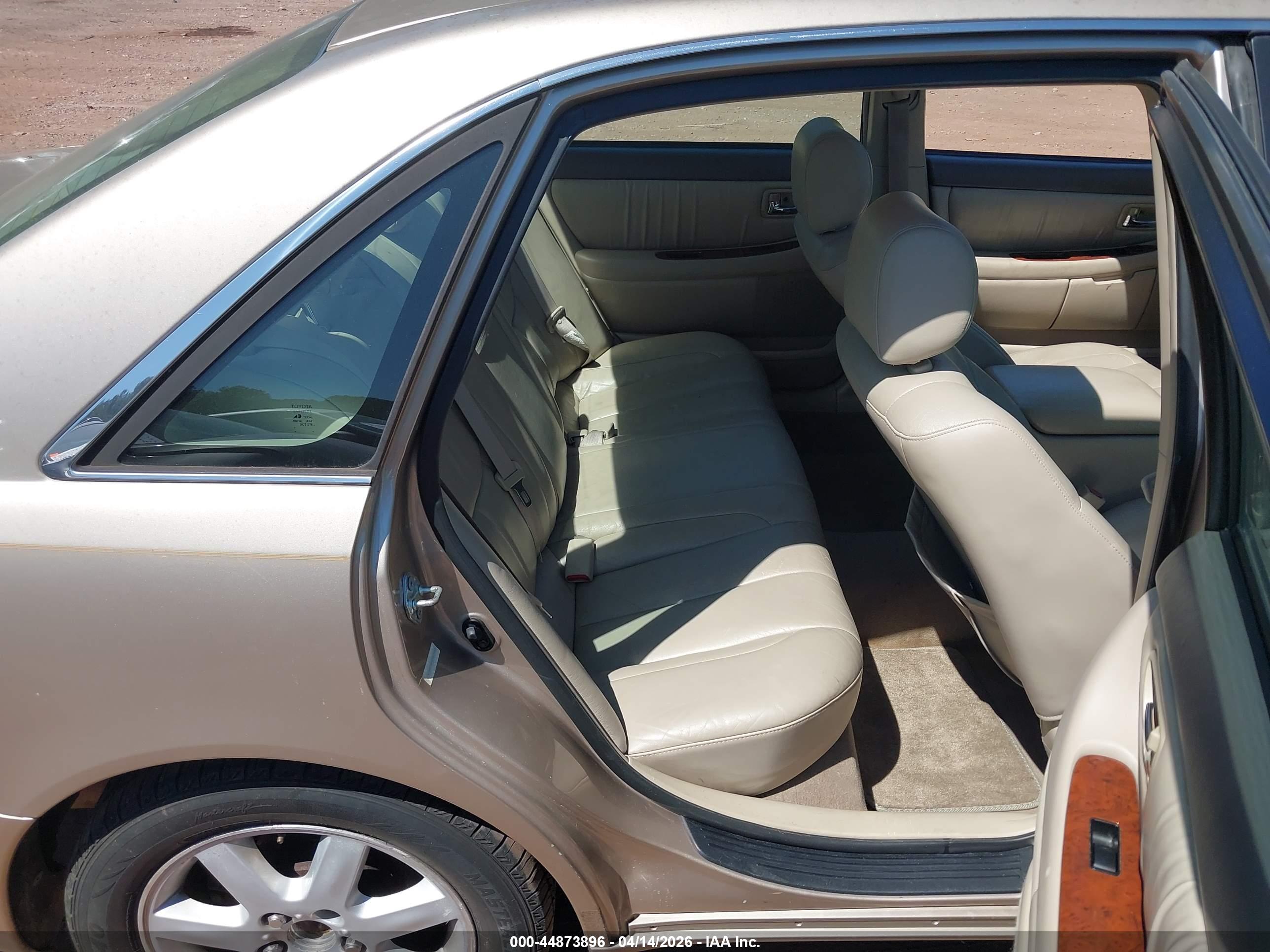 TOYOTA AVALON image 8