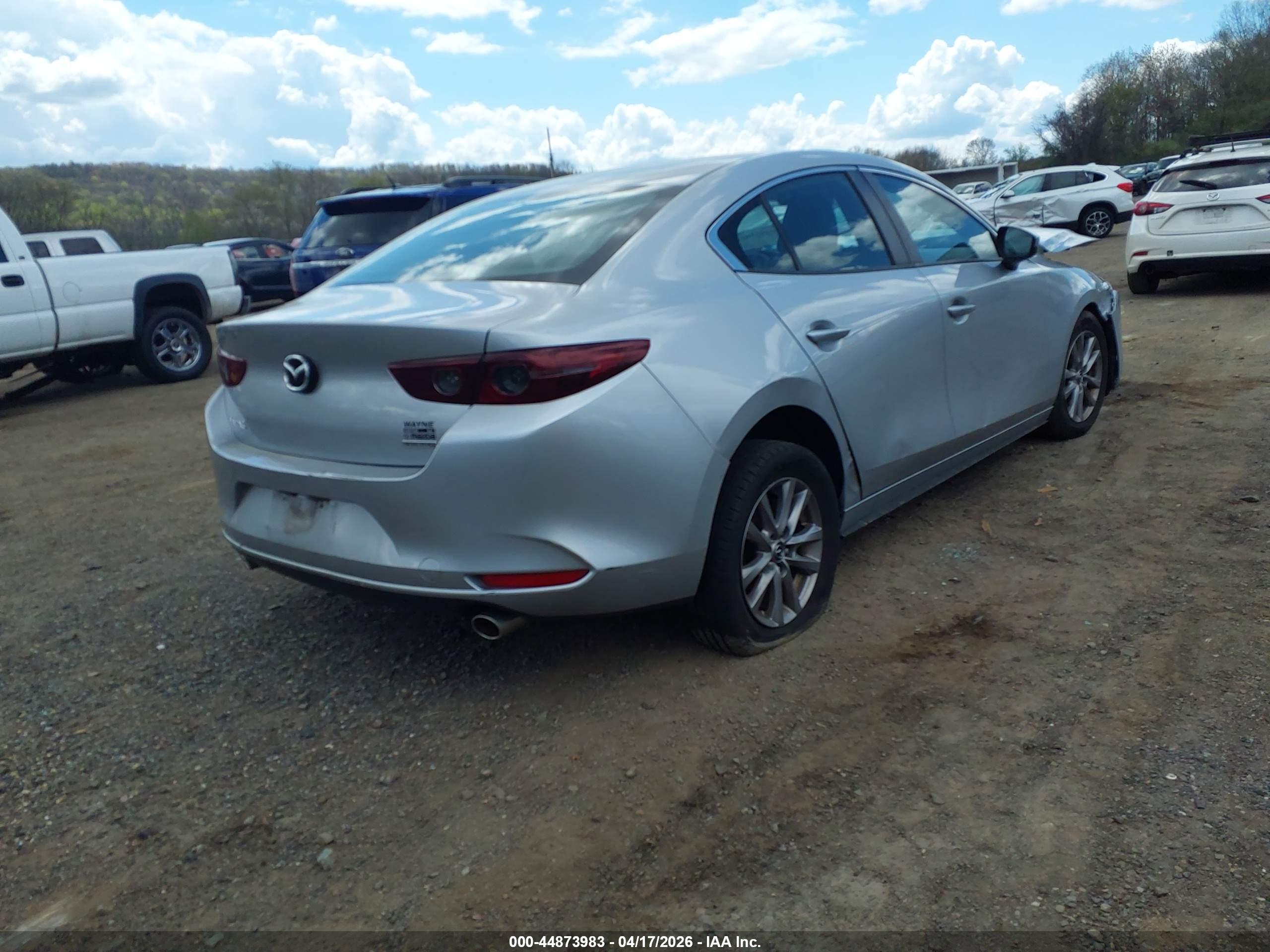 MAZDA MAZDA3 image 4