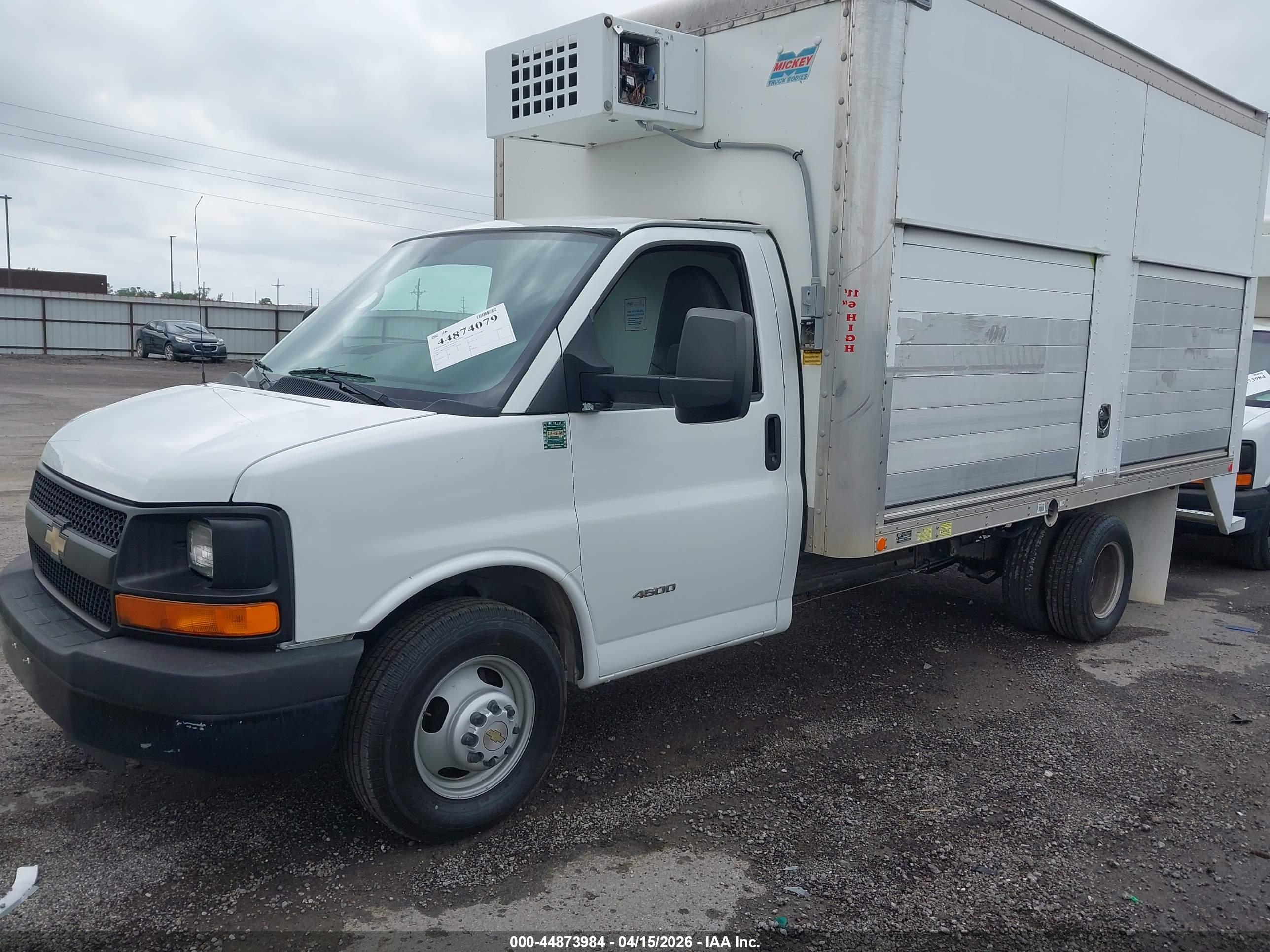 CHEVROLET EXPRESS image 2