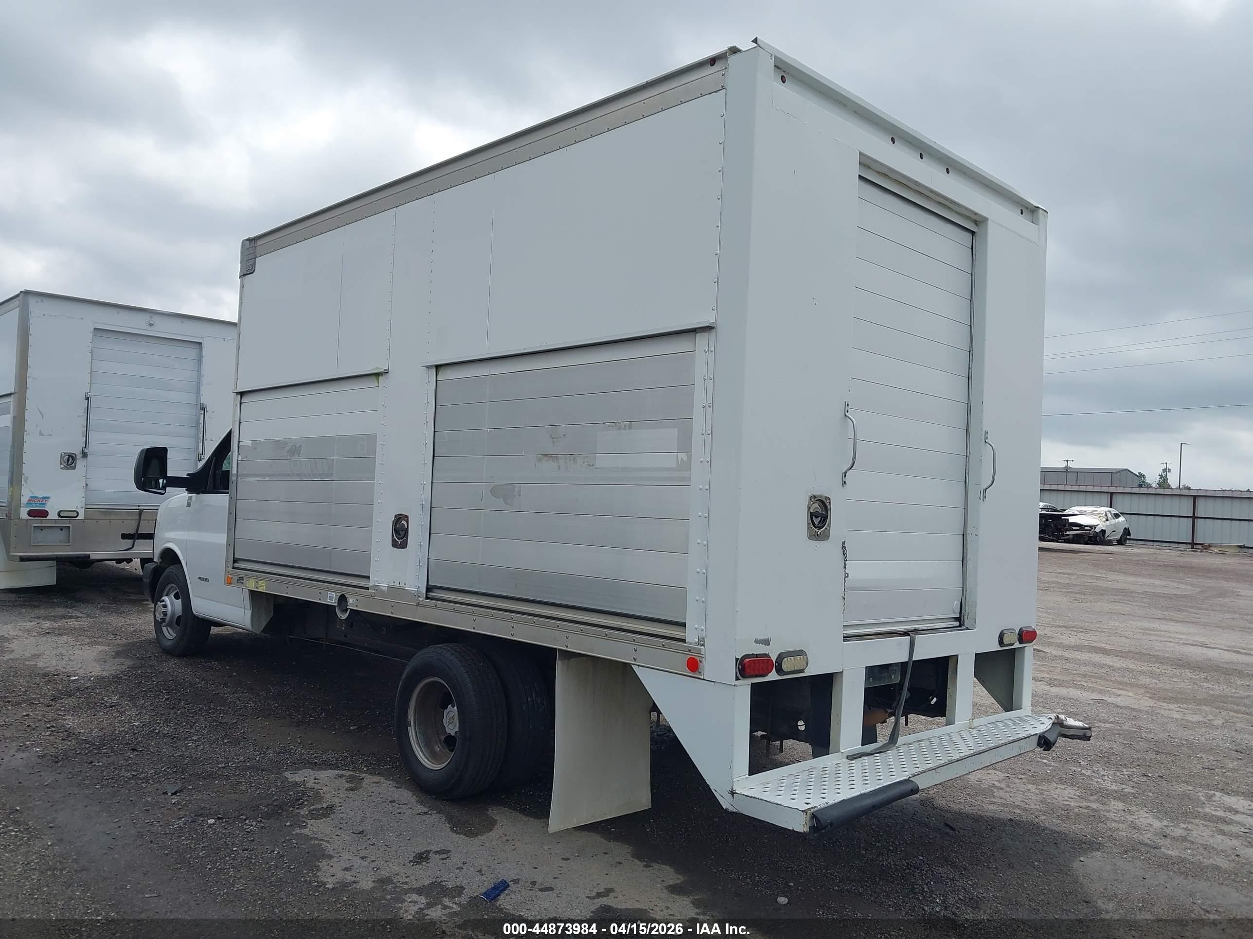 CHEVROLET EXPRESS image 3