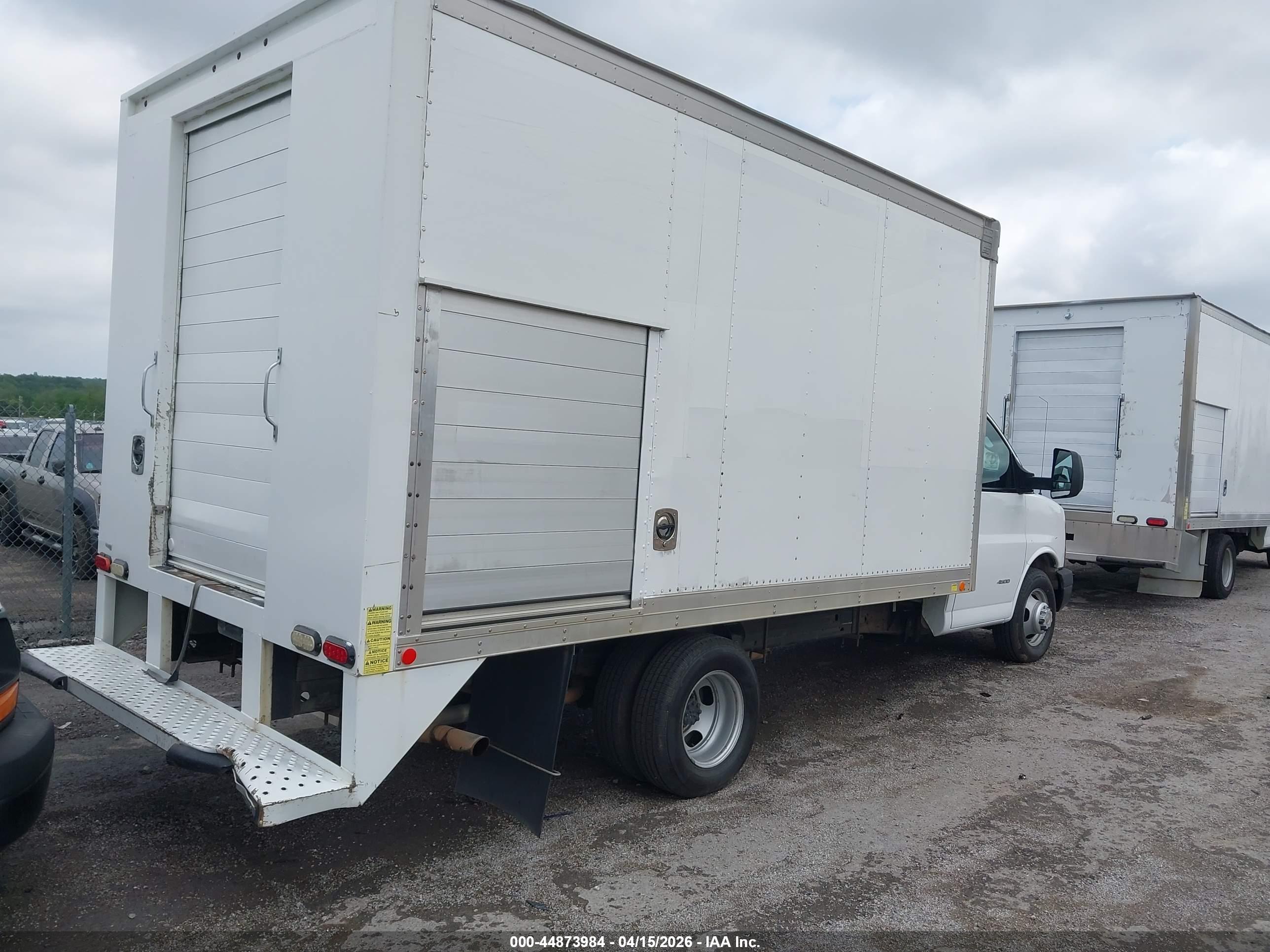 CHEVROLET EXPRESS image 4