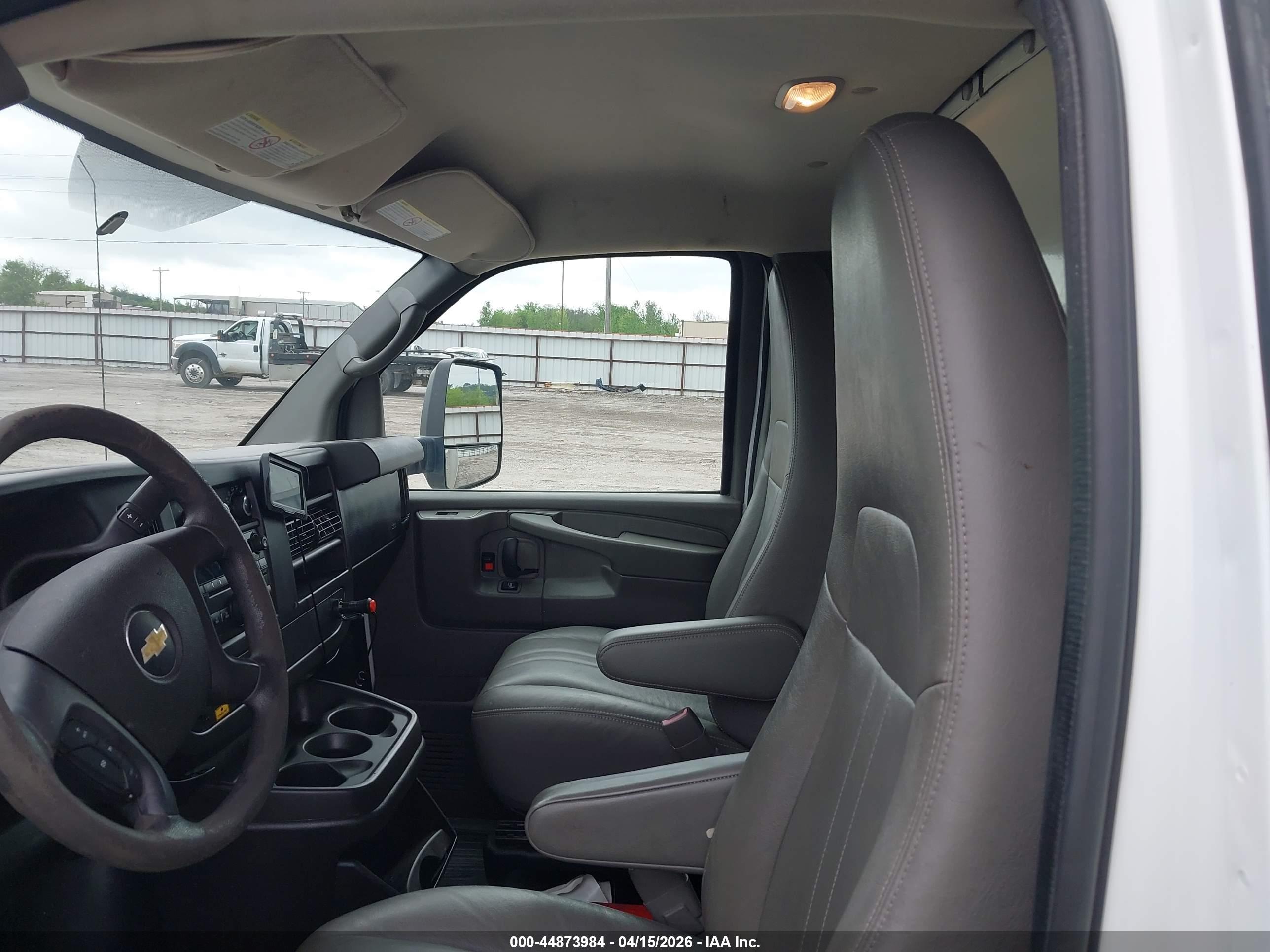 CHEVROLET EXPRESS image 8