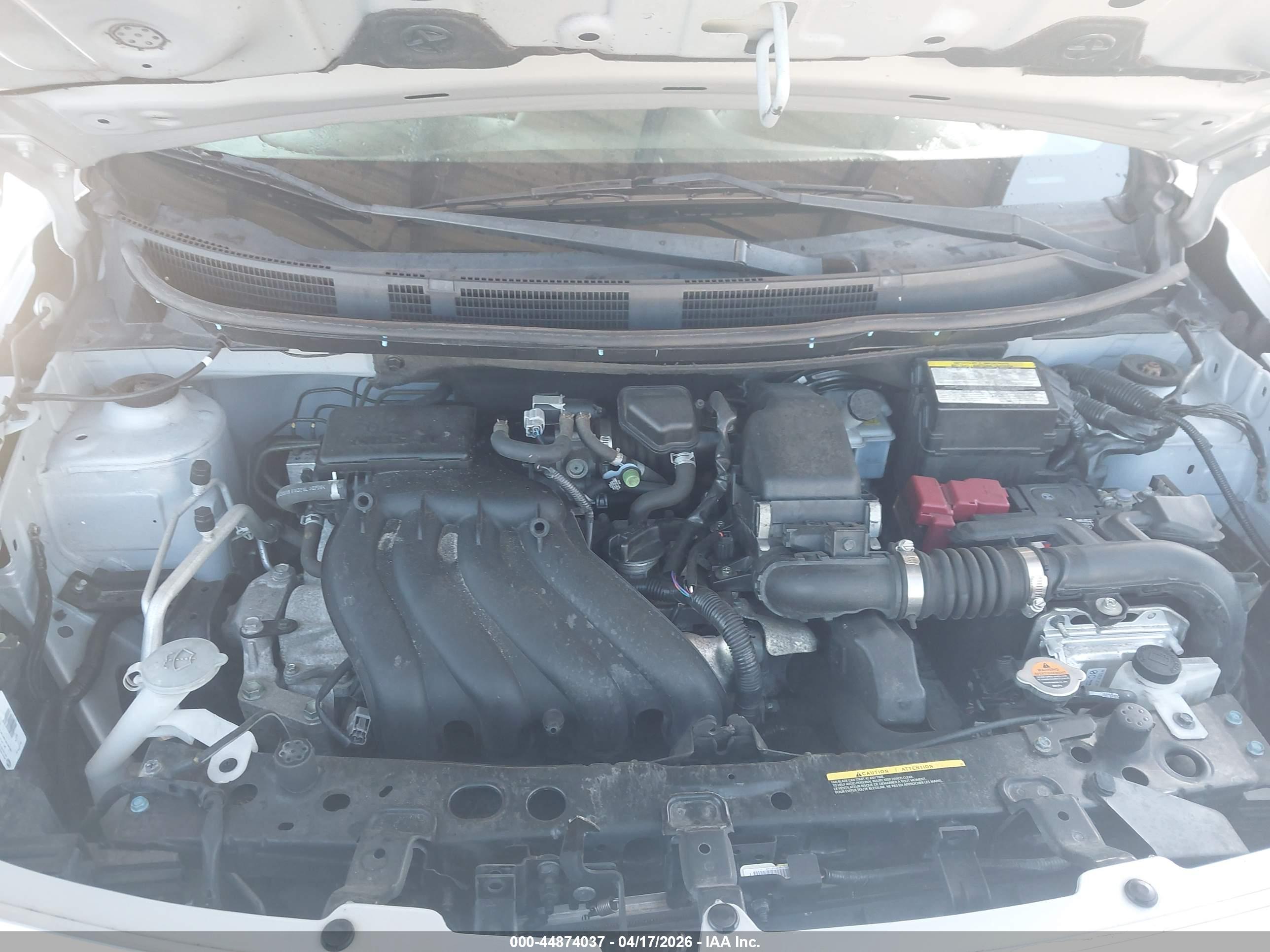 NISSAN VERSA image 10