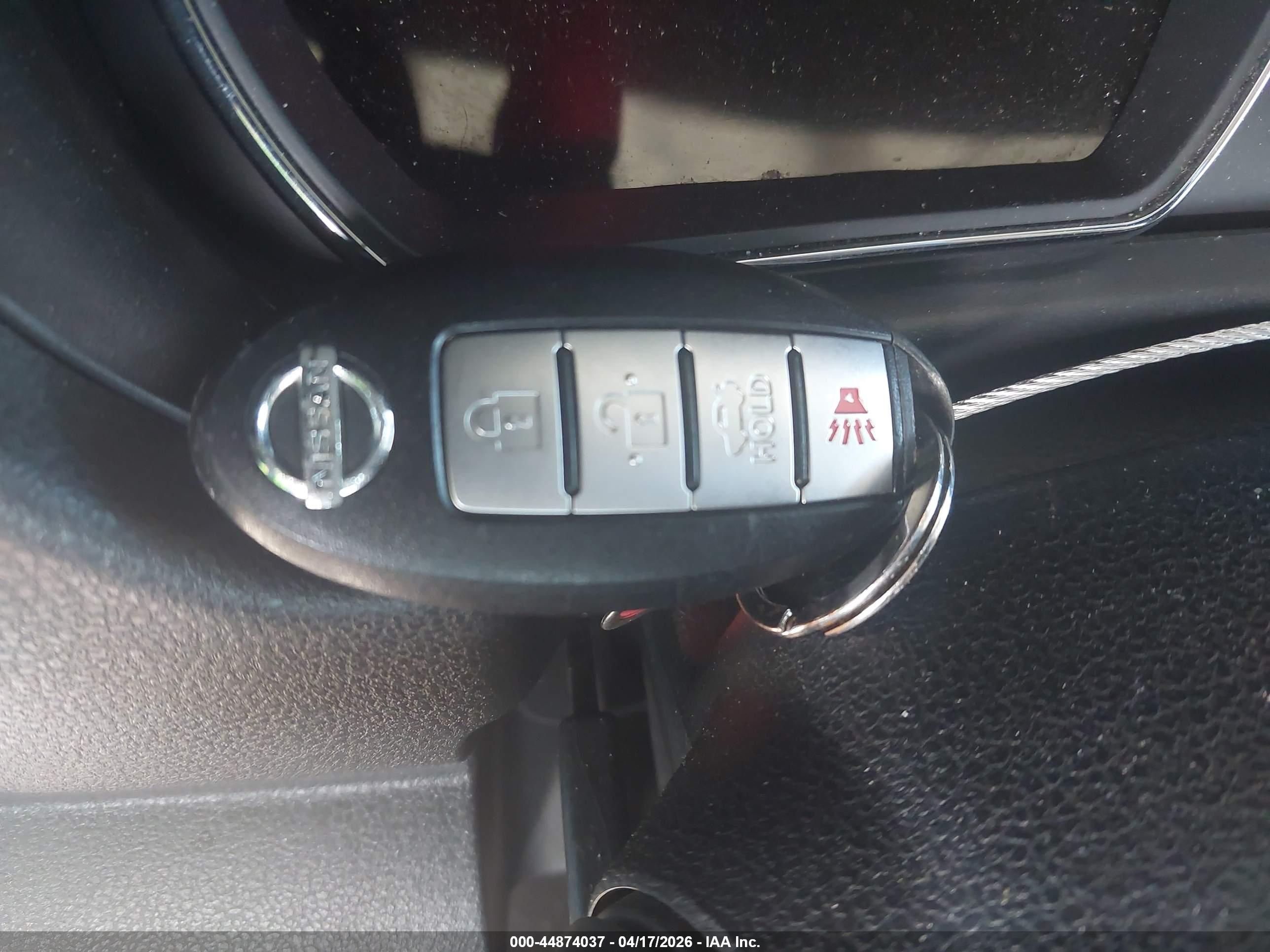 NISSAN VERSA image 11