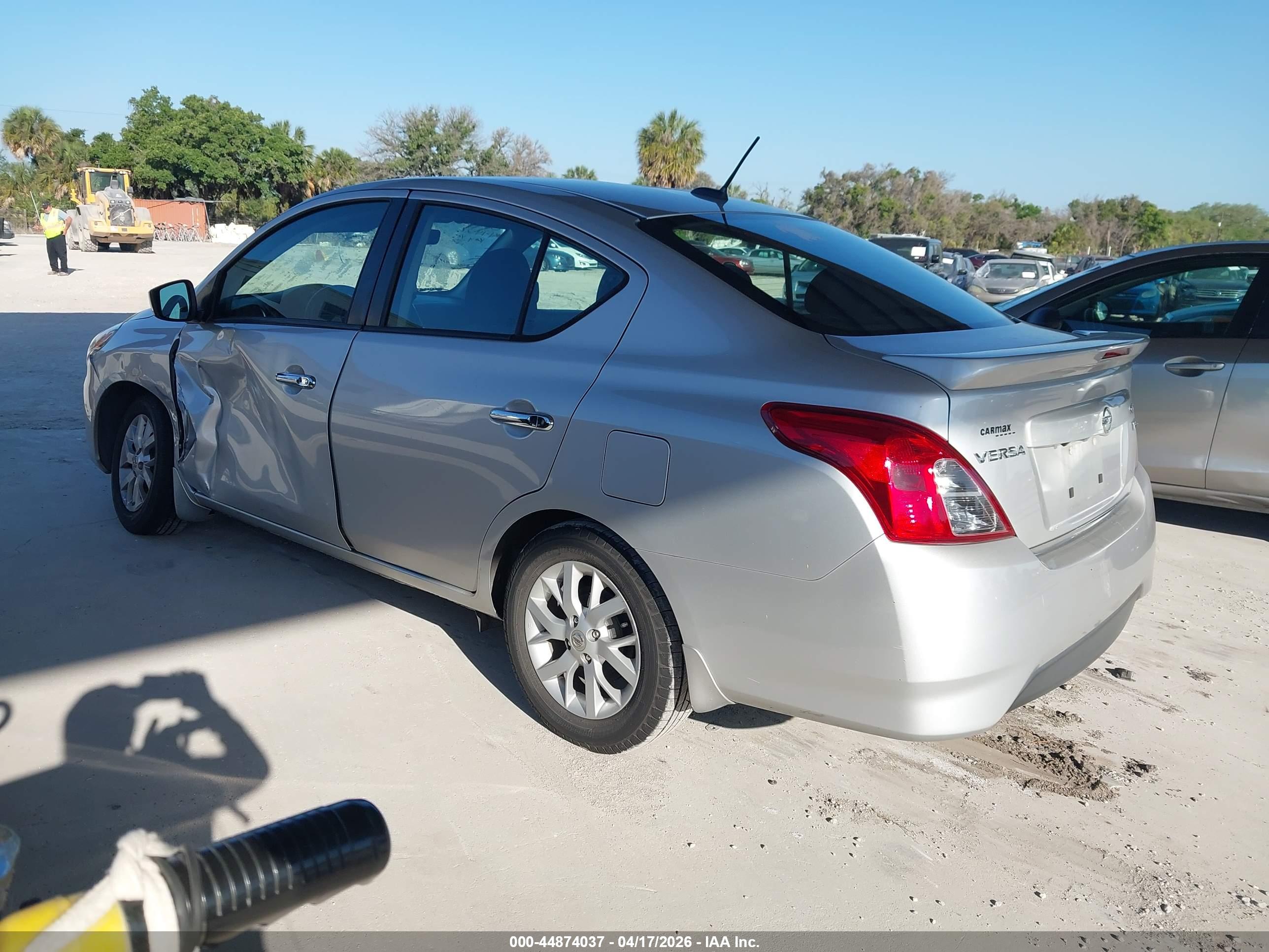NISSAN VERSA image 3